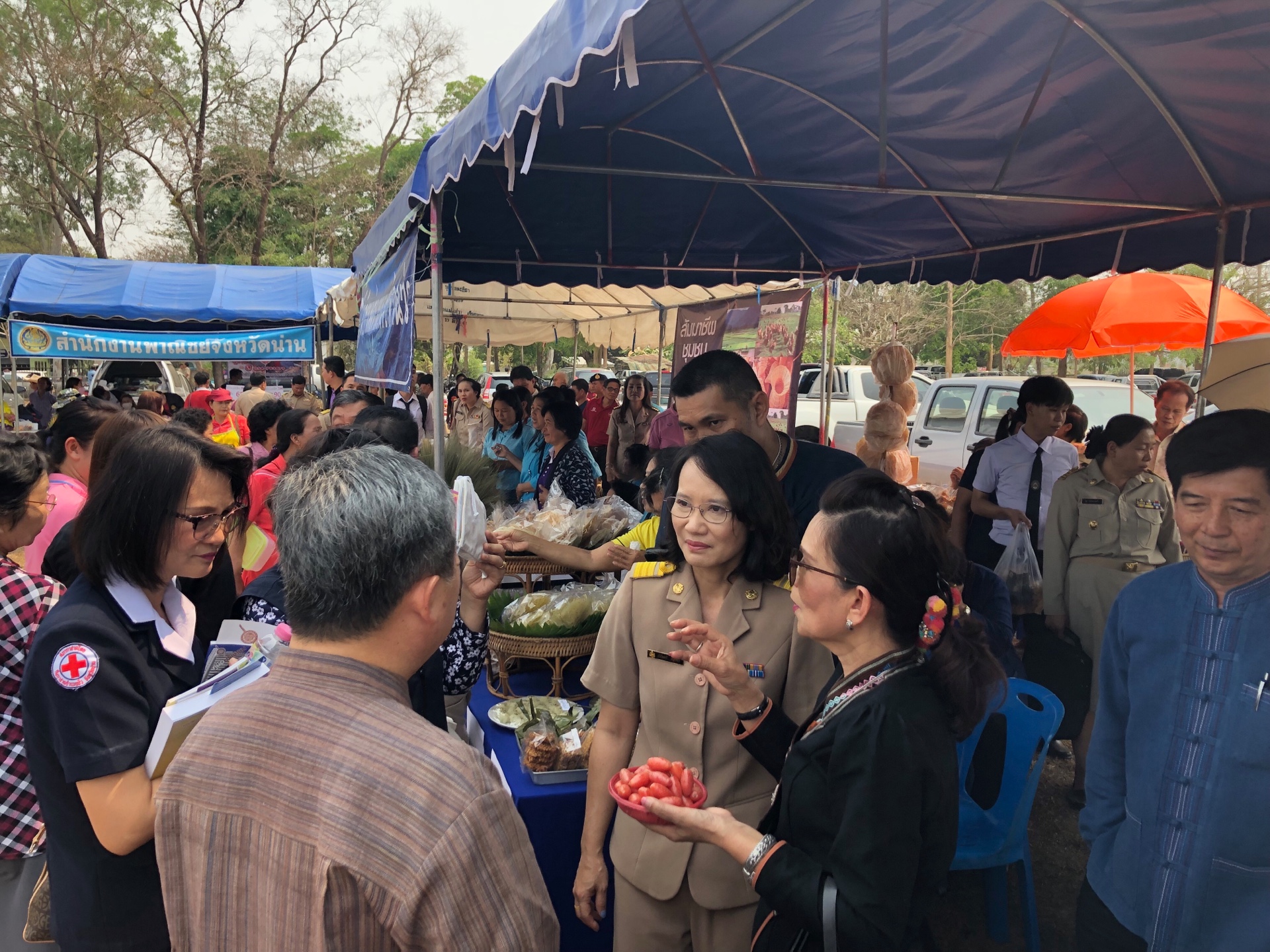 @น่าน : สพจ.น่าน มอบเงินกองทุนพัฒนาเด็กชนบทในพระราชูปถัมภ์สมเด็จพระเทพรัตนราชสุดา สยามบรมราชกุมารี