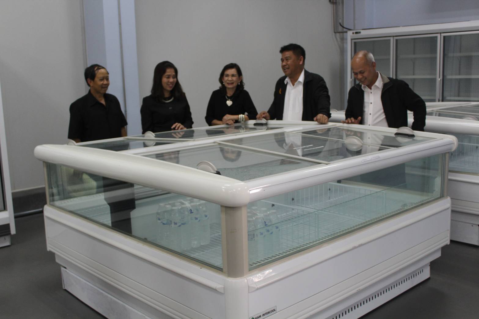 @น่าน : นายสมหวัง พ่วงบางโพ รองอธิบดีกรมการพัฒนาชุมชน และคณะติดตามการดำเนินการศูนย์กระจายสินค้านวัตกรรม เกษตรปลอดภัยประชารัฐ