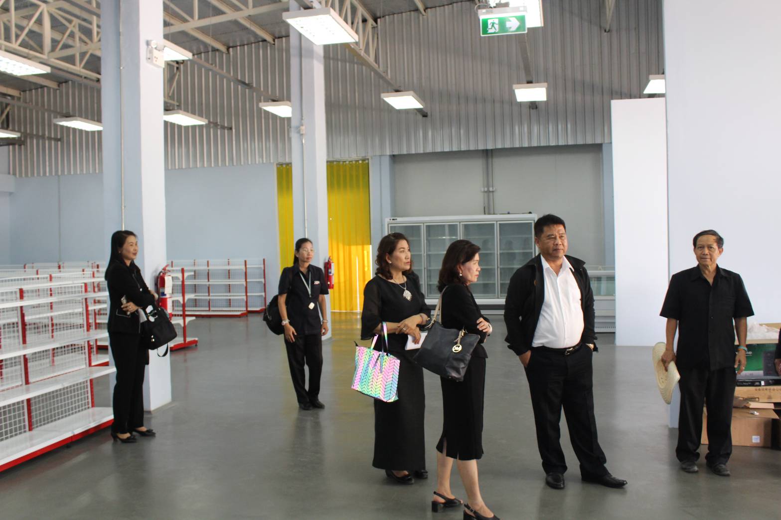 @น่าน : นายสมหวัง พ่วงบางโพ รองอธิบดีกรมการพัฒนาชุมชน และคณะติดตามการดำเนินการศูนย์กระจายสินค้านวัตกรรม เกษตรปลอดภัยประชารัฐ