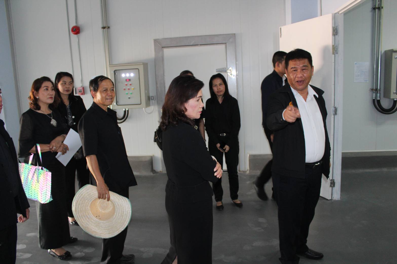 @น่าน : นายสมหวัง พ่วงบางโพ รองอธิบดีกรมการพัฒนาชุมชน และคณะติดตามการดำเนินการศูนย์กระจายสินค้านวัตกรรม เกษตรปลอดภัยประชารัฐ