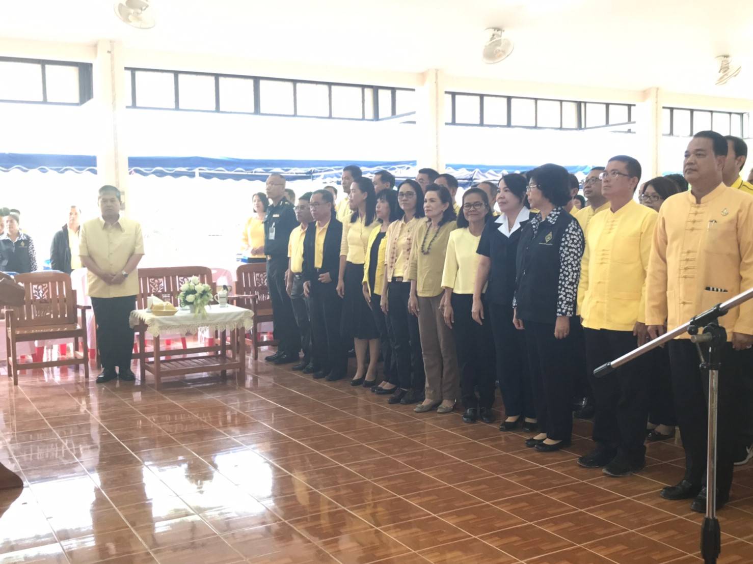@น่าน : สพจ.น่าน ร่วมกิจกรรมบำบัดทุกข์ บำรุงสุข สร้างรอยยิ้มให้ประชาชน พร้อมมอบเงินกองทุนพัฒนาเด็กชนบทฯ