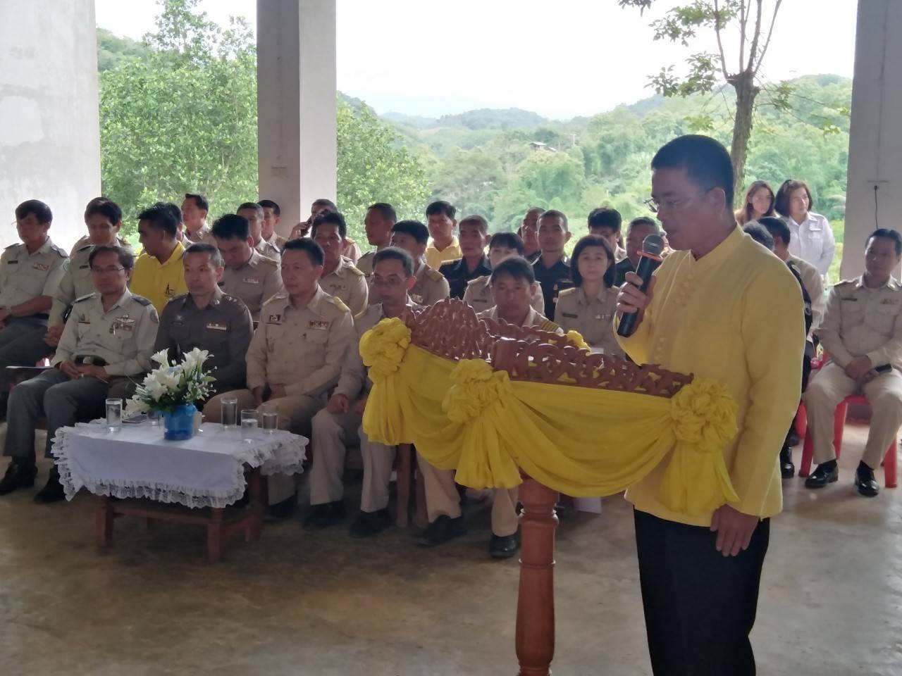 @น่าน : สพจ.น่าน ออกหน่วยบำบัดทุกข์ บำรุงสุข สร้างรอยยิ้มให้ประชาชน พร้อมมอบเงินกองทุนพัฒนาเด็กชนบท