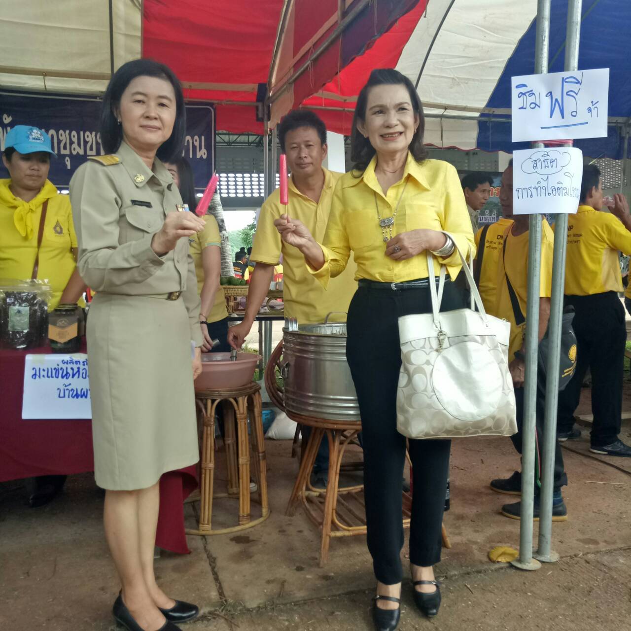 @น่าน : สพจ.น่าน ออกหน่วยบำบัดทุกข์ บำรุงสุข สร้างรอยยิ้มให้ประชาชน พร้อมมอบเงินกองทุนพัฒนาเด็กชนบท