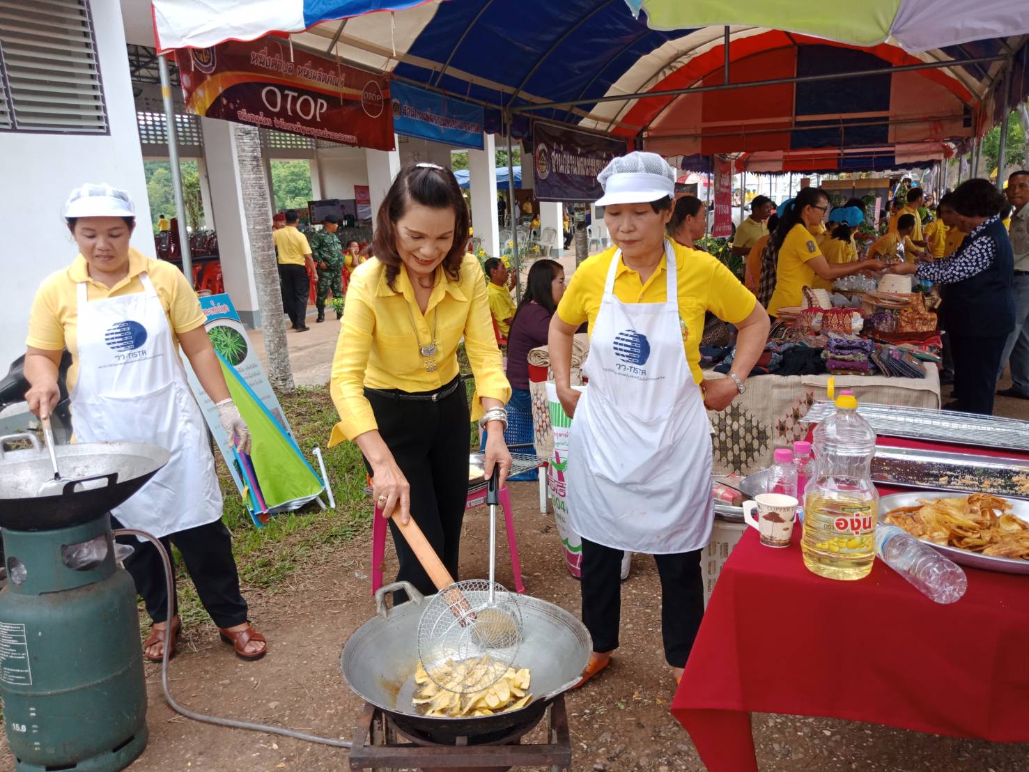 @น่าน : สพจ.น่าน ออกหน่วยบำบัดทุกข์ บำรุงสุข สร้างรอยยิ้มให้ประชาชน พร้อมมอบเงินกองทุนพัฒนาเด็กชนบท