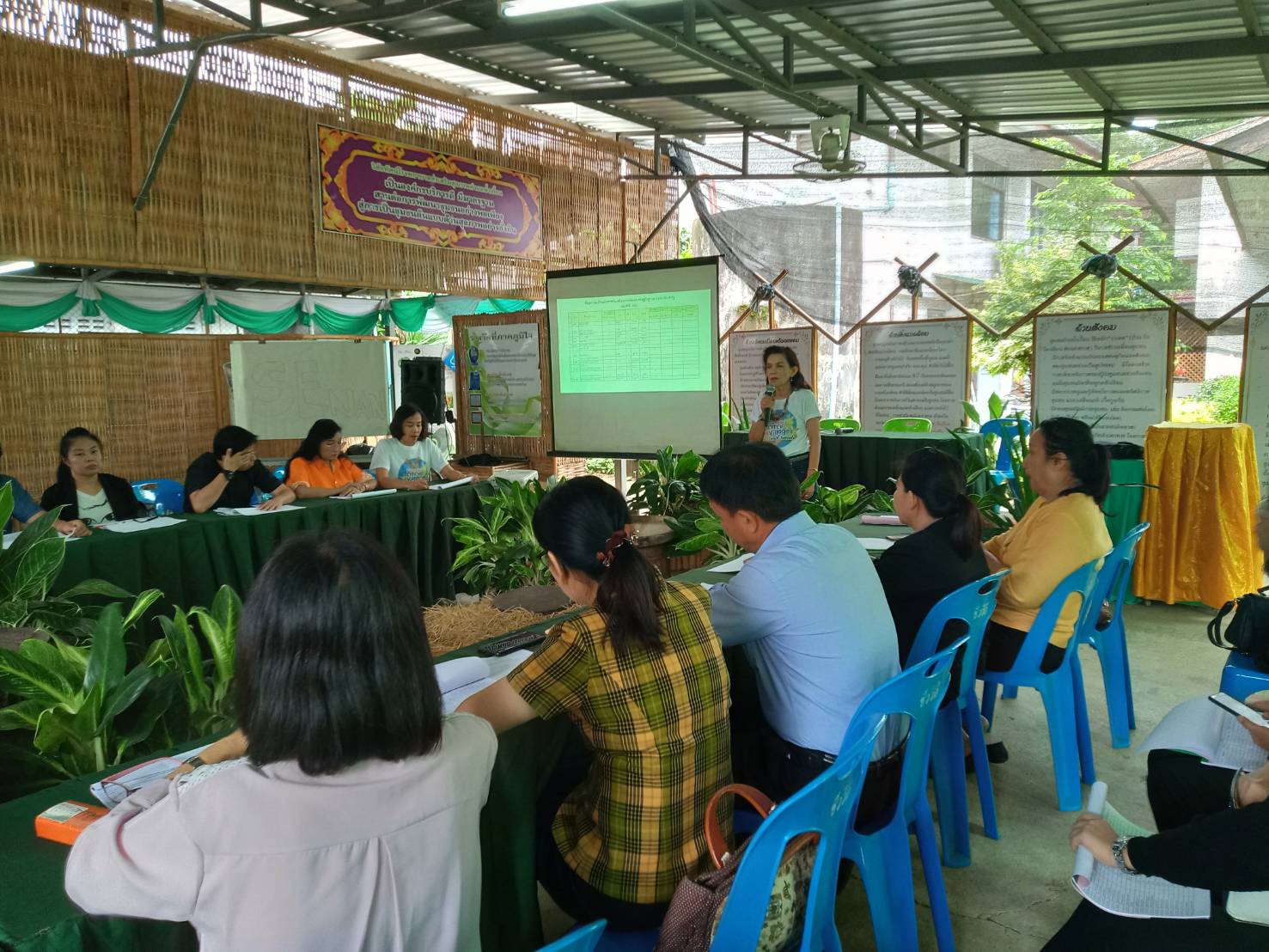 @น่าน : ประชุมเชิงปฏิบัติการทีมปฏิบัติการสนับสนุนการขับเคลื่อนการพัฒนาเศรษฐกิจฐานรากและประชารัฐจังหวัดน่าน