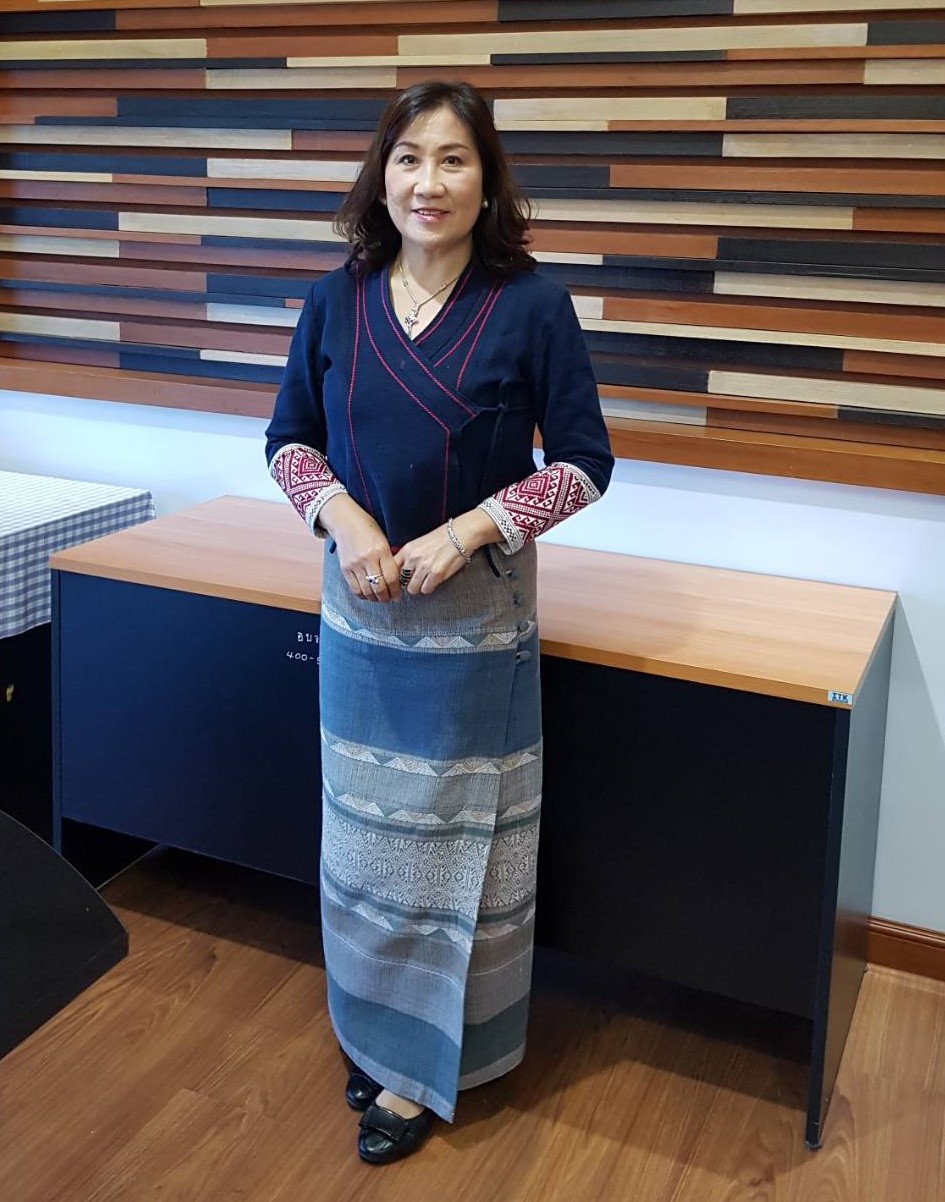 @น่าน : ร่วมแต่งกายชุดผ้าไทย เพื่อร่วมอนุรักษ์ สืบสาน ภูมิปัญญาการทอผ้าไทย ซึ่งเป็นแนวพระราชดำริ สมเด็จพระนางเจ้าสิริกิติ์ พระบรมราชินีนาถ พระบรมราชชนนีพันปีหลวง และการเพิ่มยอดจำหน่ายสินค้า otop