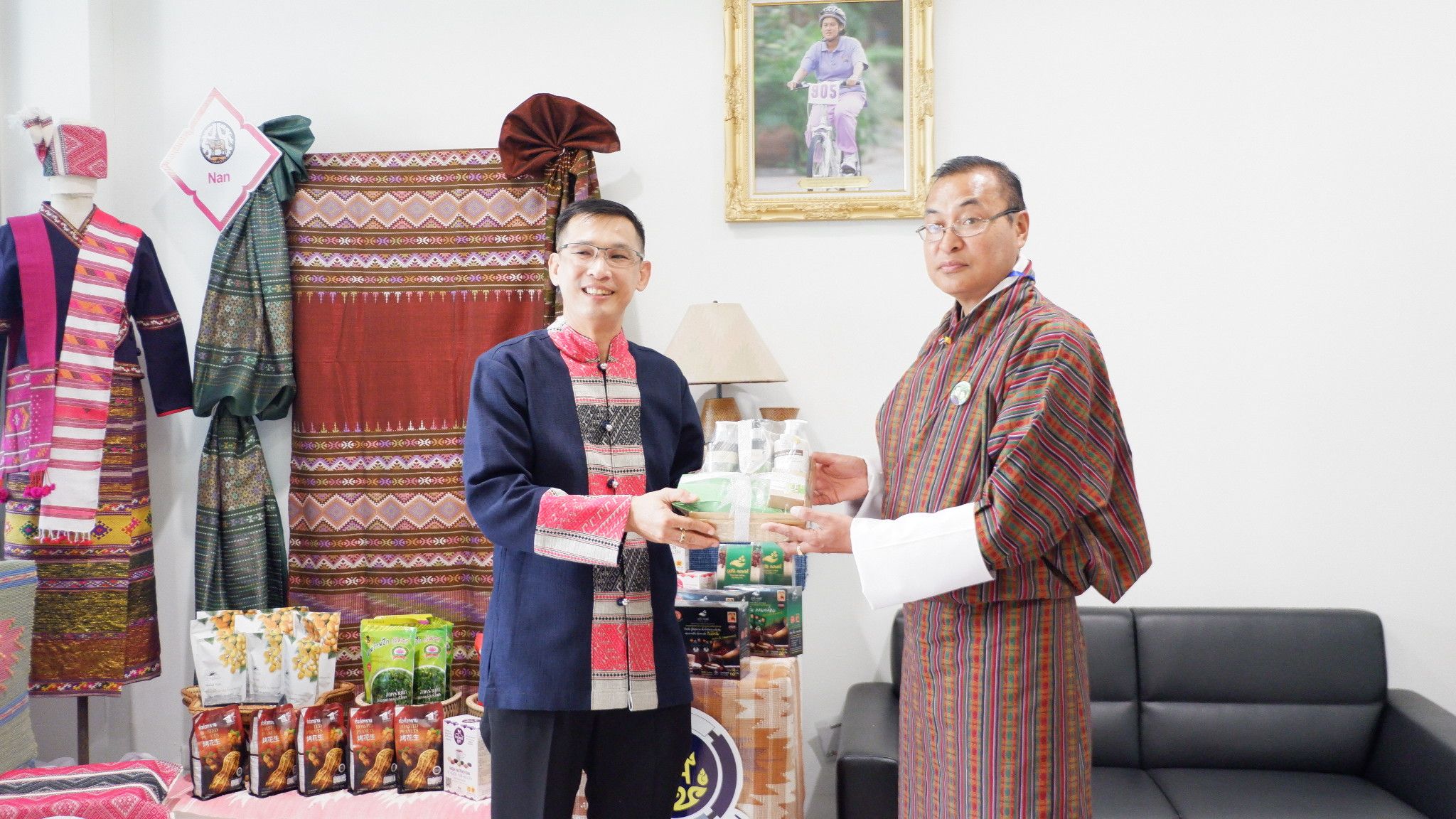 @น่าน : สพจ.น่าน นำคณะผู้บริหาร คณะกรรมการ OGOP เจ้าหน้าที่และผู้นำชุมชน ราชอาณาจักรภูฏาน ศึกษาดูงานพื้นที่ จ.น่าน (วันที่ 2)