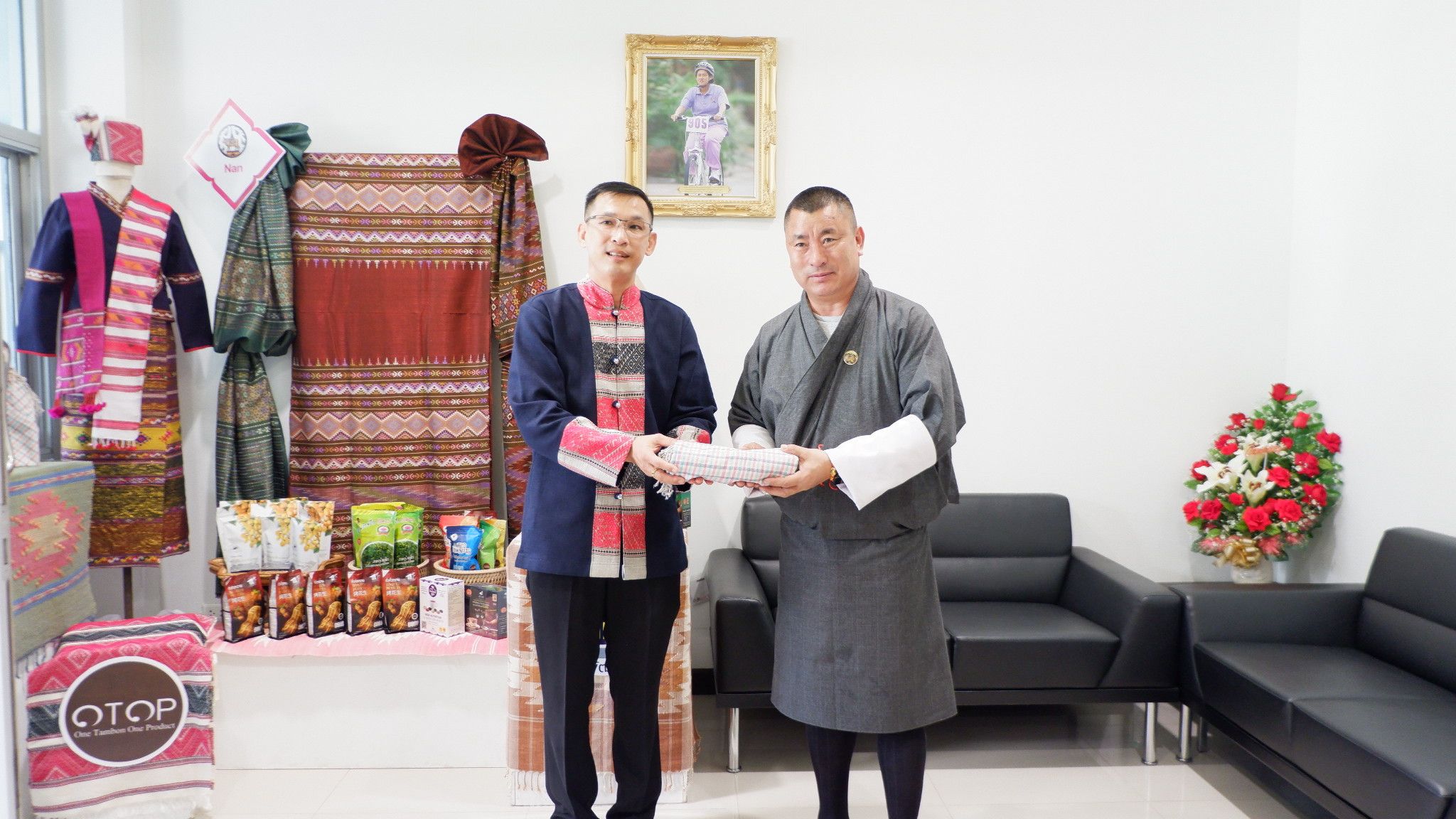 @น่าน : สพจ.น่าน นำคณะผู้บริหาร คณะกรรมการ OGOP เจ้าหน้าที่และผู้นำชุมชน ราชอาณาจักรภูฏาน ศึกษาดูงานพื้นที่ จ.น่าน (วันที่ 2)