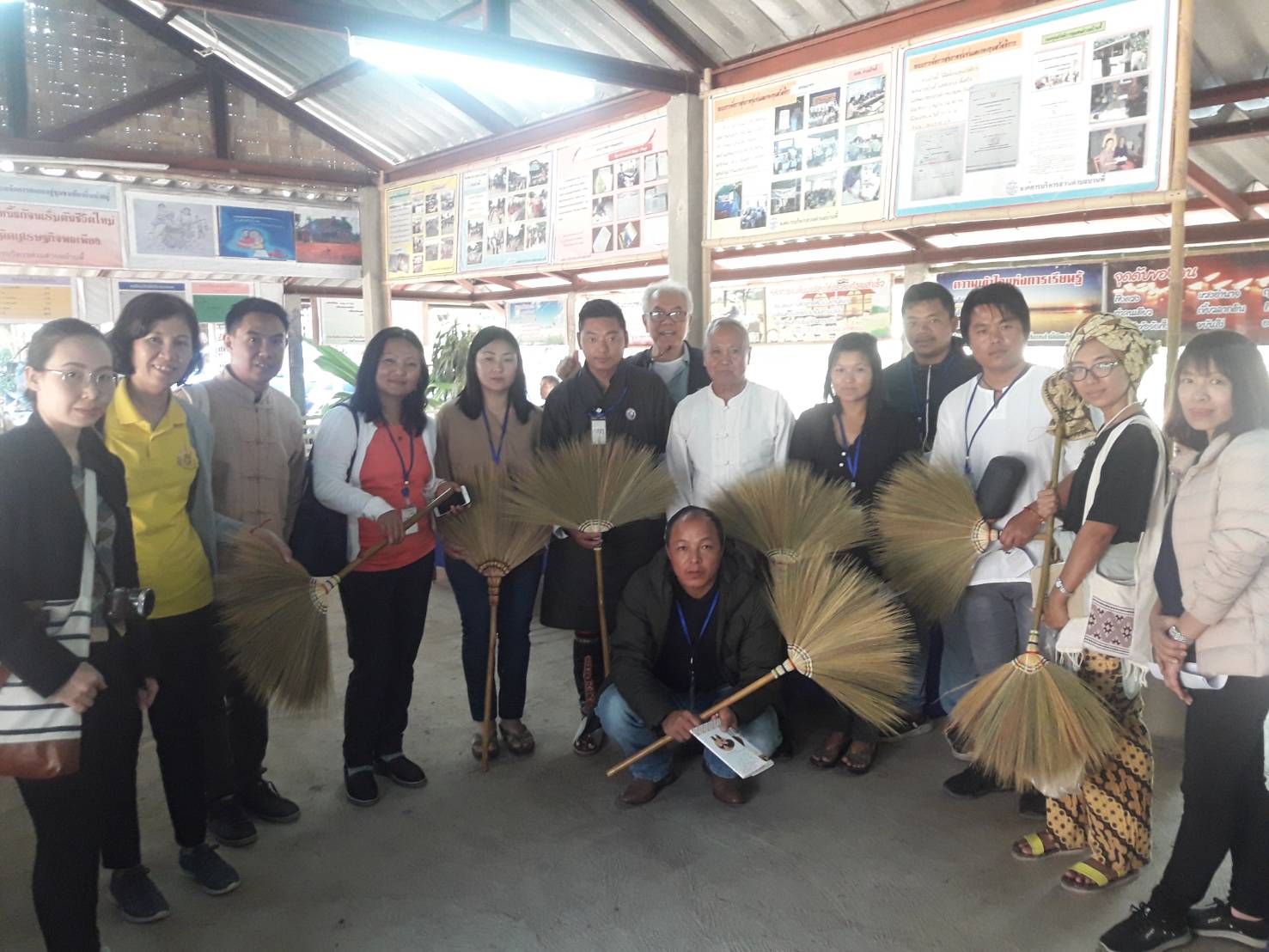 @น่าน : สพจ.น่าน นำคณะผู้บริหาร คณะกรรมการ OGOP เจ้าหน้าที่และผู้นำชุมชน ราชอาณาจักรภูฏาน ศึกษาดูงานพื้นที่ จ.น่าน (วันที่ 3))