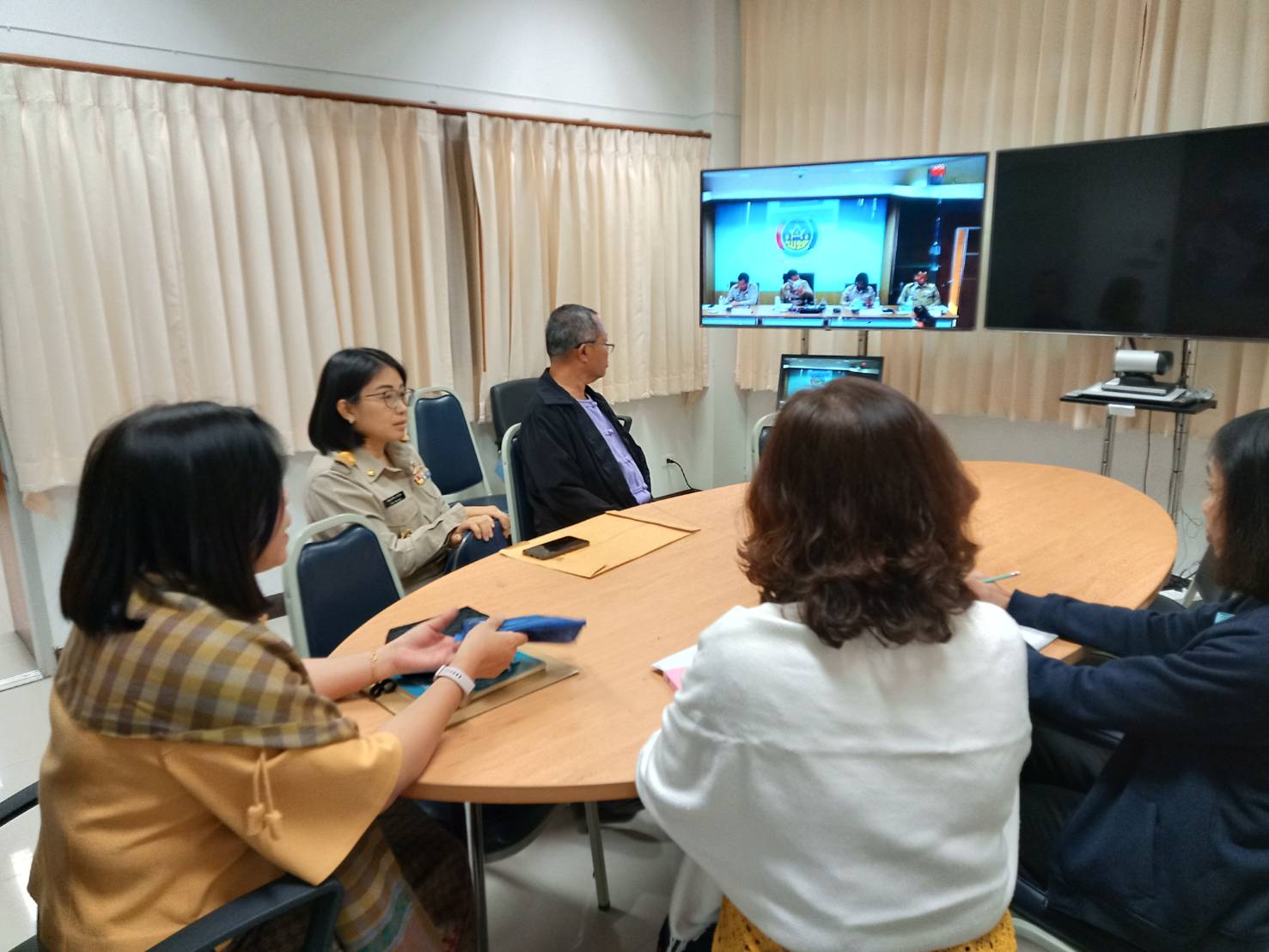 @ น่าน : รับฟังการประชุม Morning Brief กรมการพัฒนาชุมชน ผ่านTV พช.