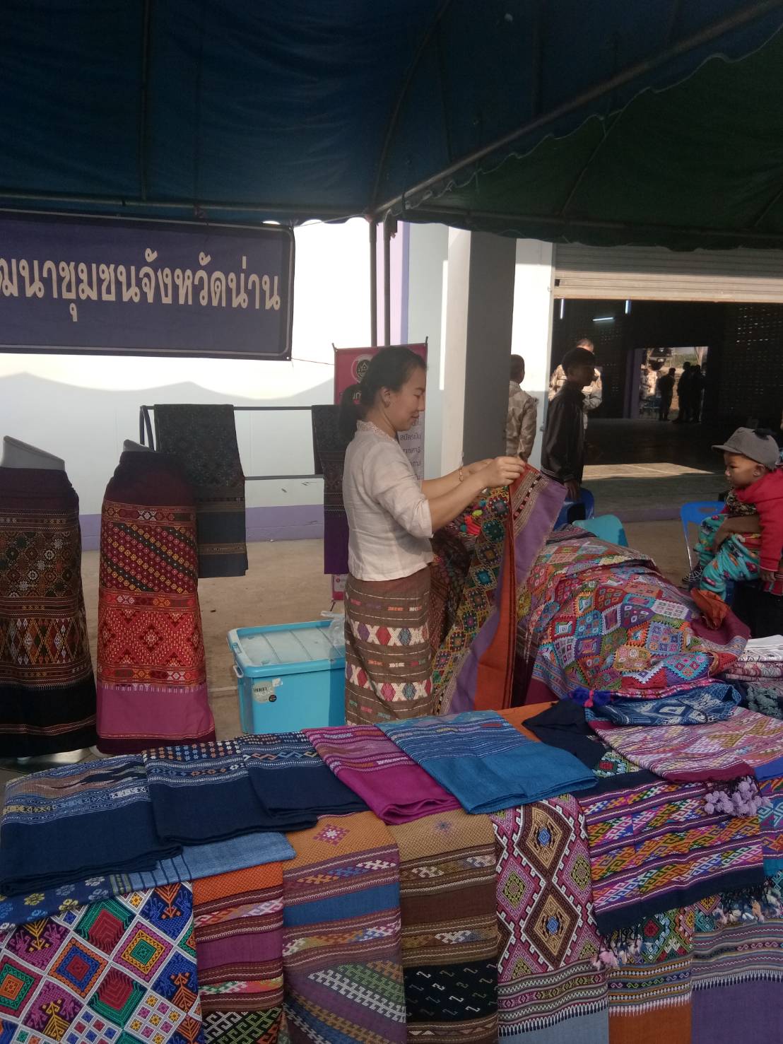 @น่าน : ออกหน่วยบำบัดทุกข์ บำรุงสุข สร้างรอยยิ้มให้กับประชาชน และมอบทุนอุปการะเด็ก ของกองทุนพัฒนาเด็กชนบทจังหวัดน่านในพระราชูปถัมภ์ สมเด็จพระเทพรัตนราชสุดาฯ สยามบรมราชกุมารี