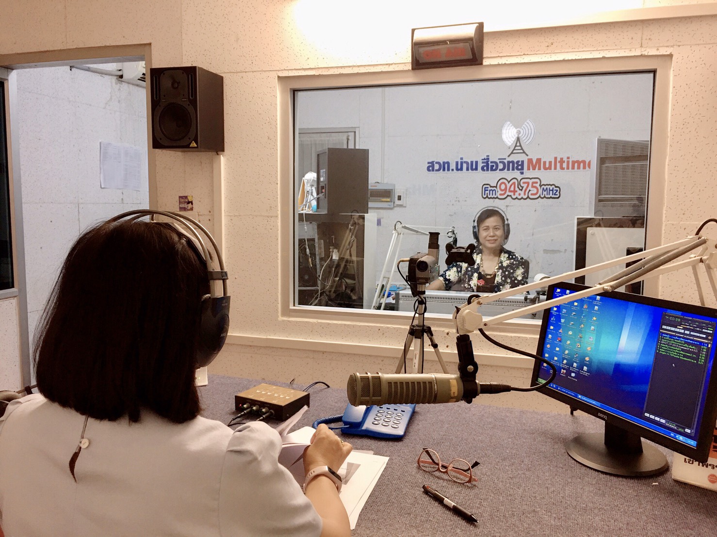 @น่าน : ร่วมรายการ “สายสัมพันธ์” นำเสนอข้อมูลด้านการตลาด OTOP ทาง สวท.น่าน (FM 94.75) MHz