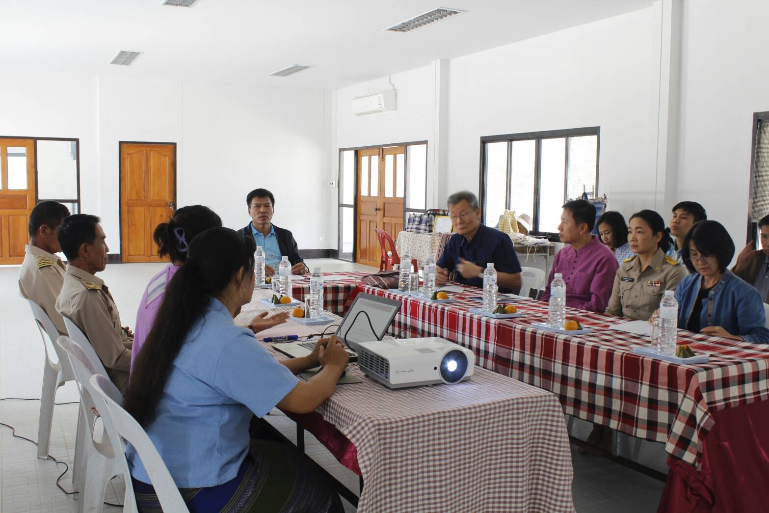@น่าน : นายนิพันธ์ บุญหลวง ผู้ตรวจราชการกระทรวงมหาดไทยติดตามผลการขับเคลื่อนพัฒนาเศรษฐกิจฐานรากและประชารัฐ พื้นที่จังหวัดน่าน