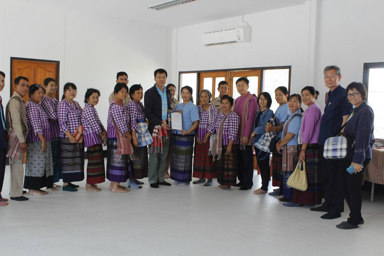 @น่าน : นายนิพันธ์ บุญหลวง ผู้ตรวจราชการกระทรวงมหาดไทยติดตามผลการขับเคลื่อนพัฒนาเศรษฐกิจฐานรากและประชารัฐ พื้นที่จังหวัดน่าน