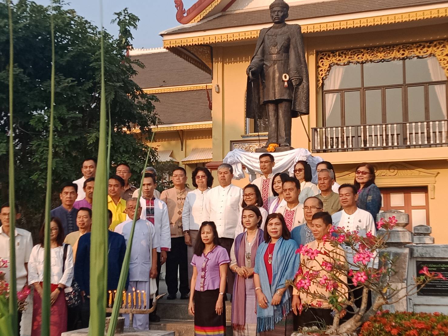 @น่าน : เจ้าหน้าที่ พช.น่าน ร่วมพิธีบวงสรวงเจ้าสุริยะพงษ์ผริตเดช