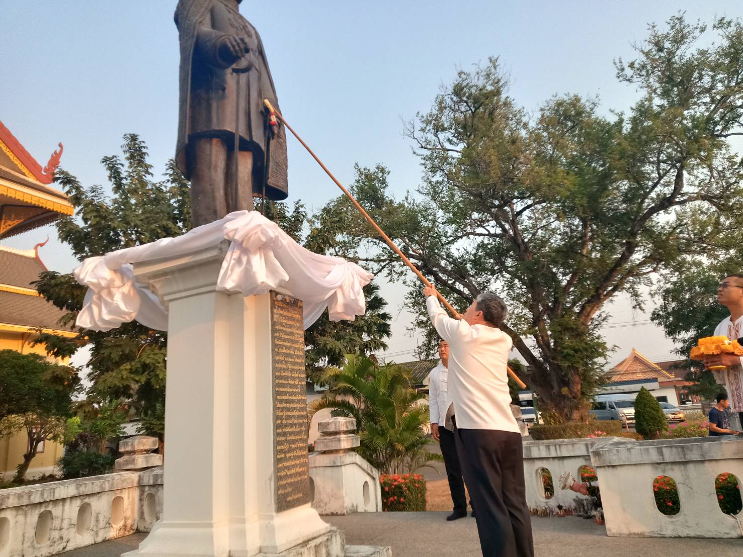 @น่าน : เจ้าหน้าที่ พช.น่าน ร่วมพิธีบวงสรวงเจ้าสุริยะพงษ์ผริตเดช