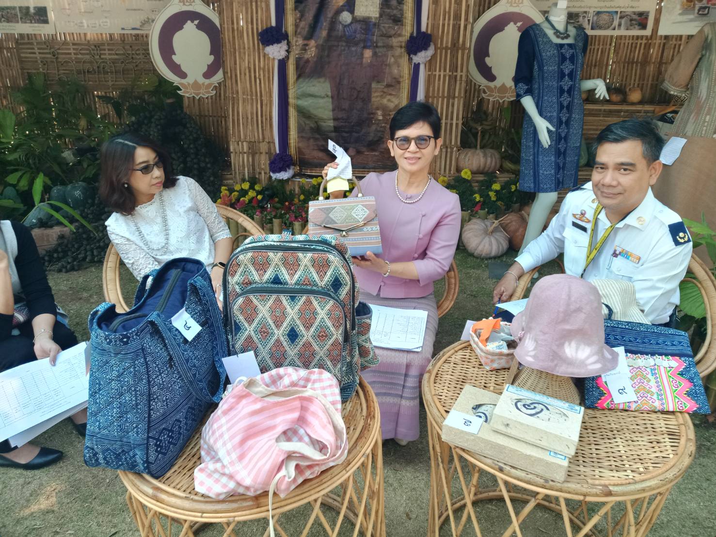 @น่าน : ประกวดออกแบบผลิตภัณฑ์ผ้าทอเมืองน่านและผลิตภัณฑ์ของใช้ ของที่ระลึก จังหวัดน่าน