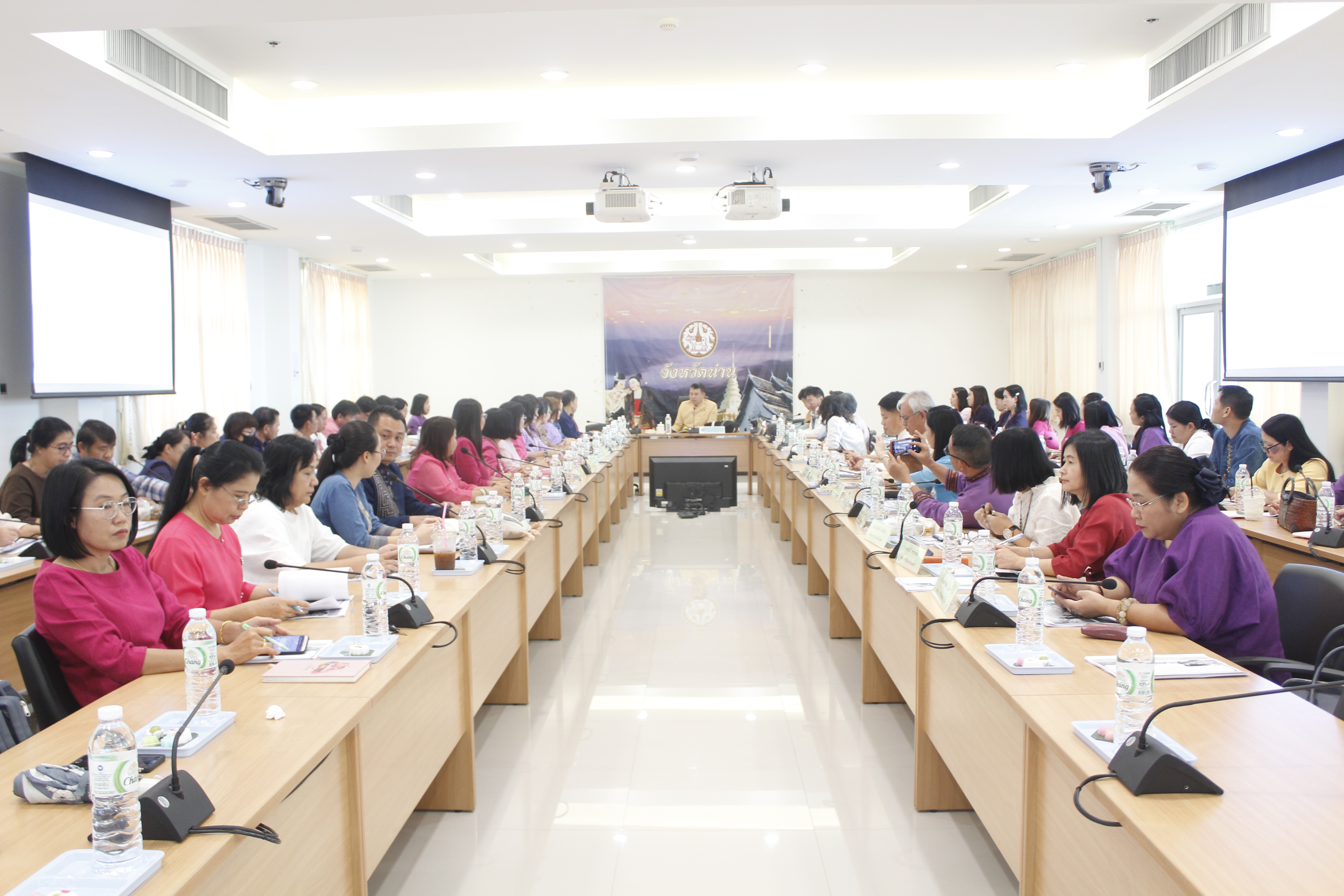 @น่านนคร… อธิบดีกรมการพัฒนาชุมชนมอบนโยบายและแนวทางการดำเนินงานพัฒนาชุมชน แก่ จนท.พช.น่าน