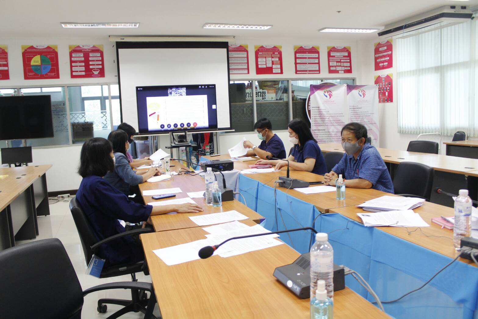 @น่าน : ประชุมคณะกรรมการคัดเลือก การจัดการความรู้ดีเด่น ในประเภทบุคคลและหน่วยงาน