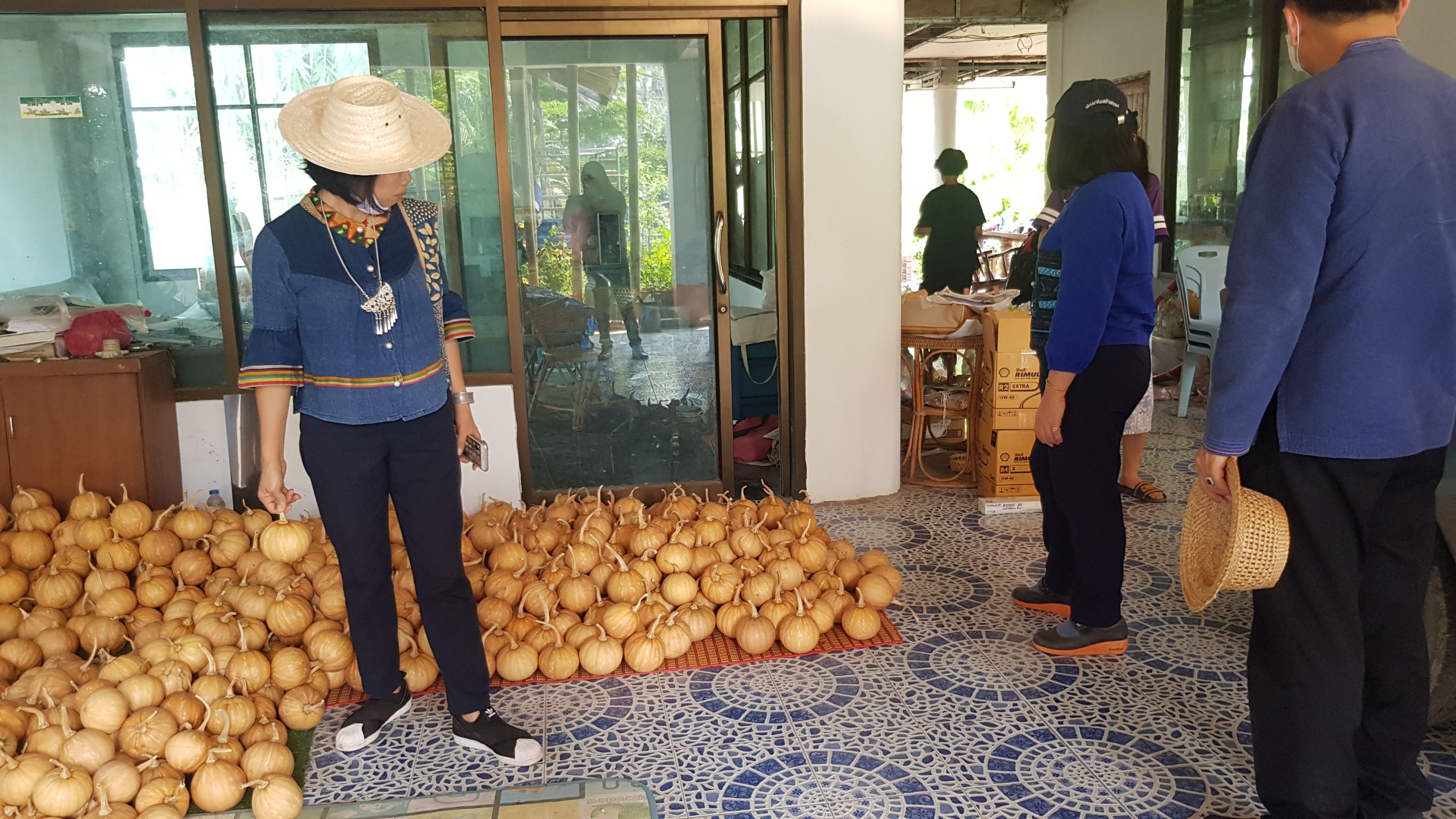 @น่าน : ติดตาม สนับสนุน สมาชิกกองทุนพัฒนาบทบาทสตรีที่กู้ยืมเงินทุนหมุนเวียนไปประกอบอาชีพ