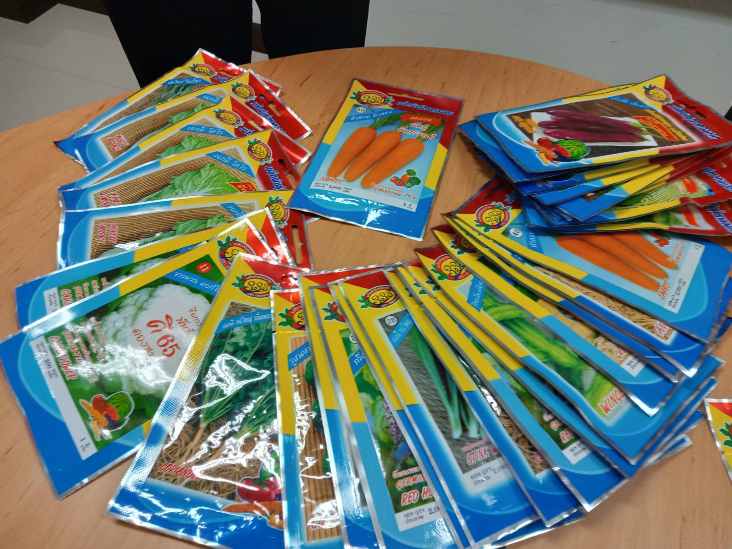 @น่าน : OTOP Treader น่าน มอบเมล็ดพันธ์ุผักสนับสนุนกิจกรรม 90 วัน “ปลูกผักสวนครัว เพื่อความมั่นคงทางอาหาร”