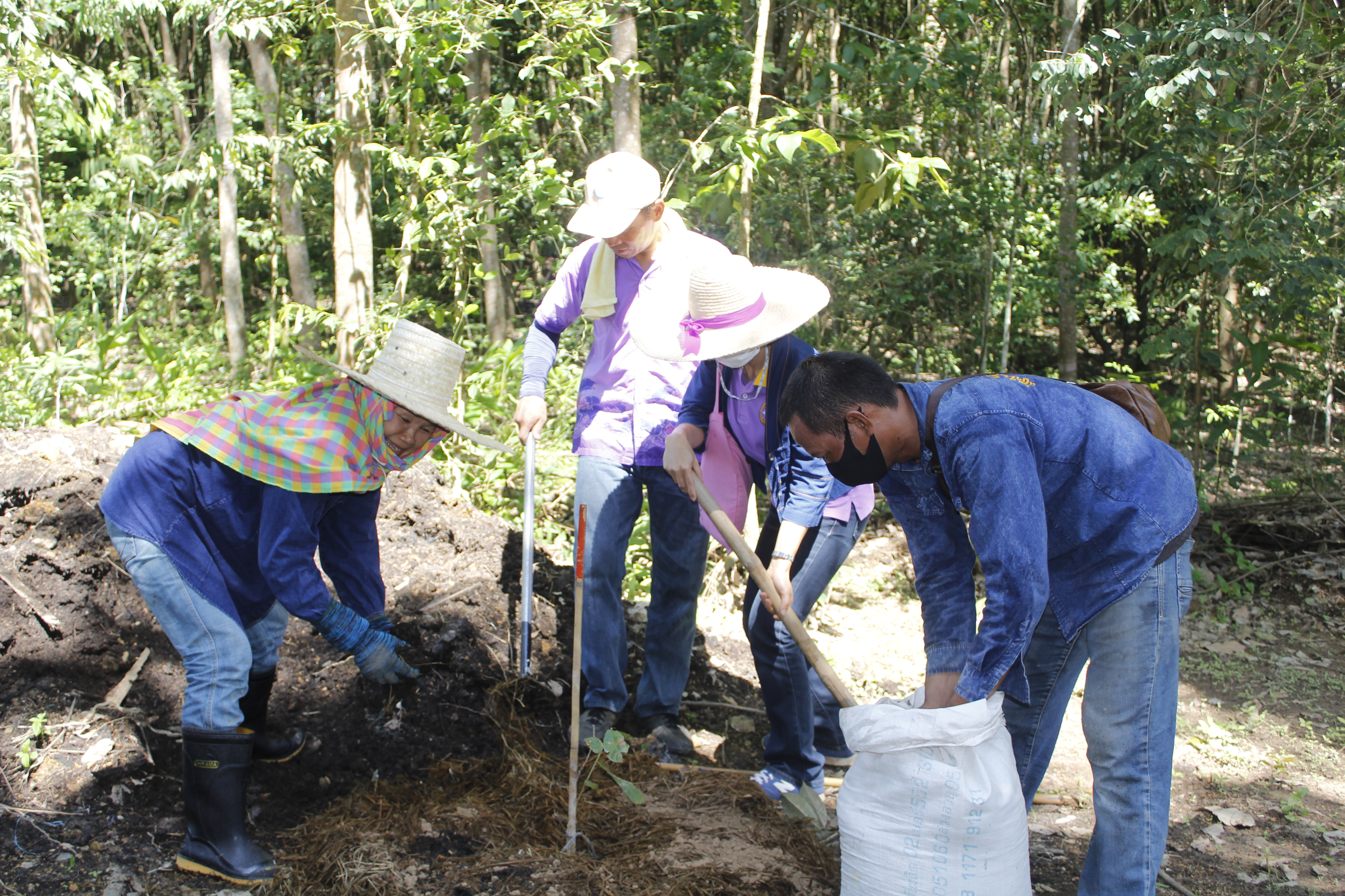 “พช.น่าน ส่งเสริมผู้นำต้นแบบการพัฒนาคุณภาพชีวิตฯ น้อมนำแนวทางเศรษฐกิจพอเพียงศาสตร์พระราชา ประยุกต์สู่ “โคก หนอง นา โมเดล”