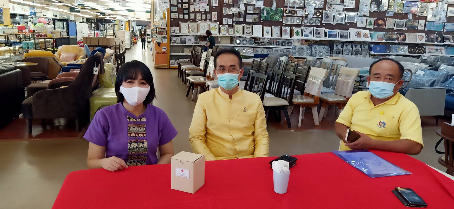 @น่าน : พช.น่านนำเจ้าหน้าที่ ผู้นำ องค์กร เครือข่ายพัฒนาชุมชนร่วมบริจาคโลหิต