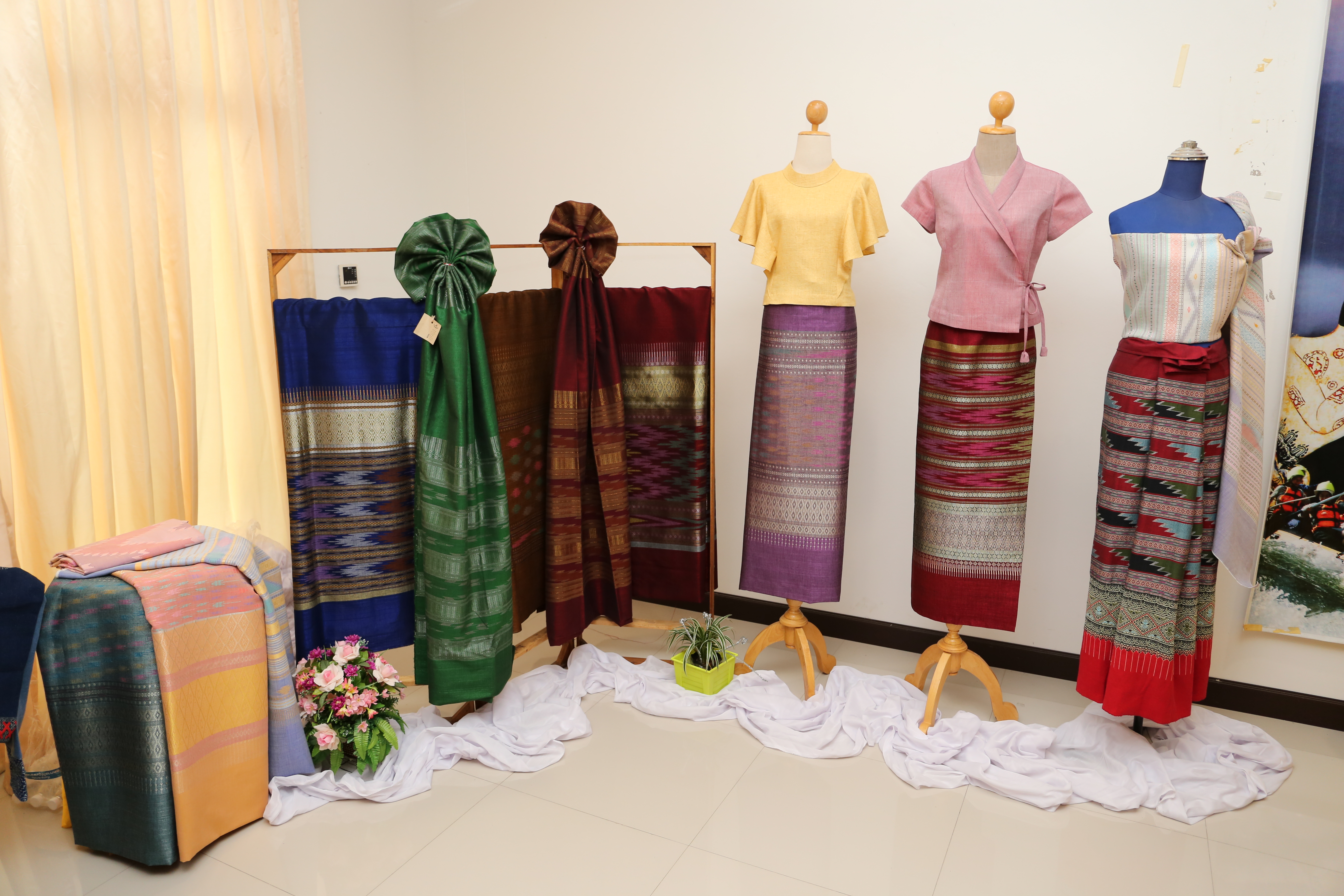 “พช.น่าน ประกวดผ้า “สืบสาน อนุรักษ์ศิลป์ผ้าถิ่นไทย ดำรงไว้ในแผ่นดิน”