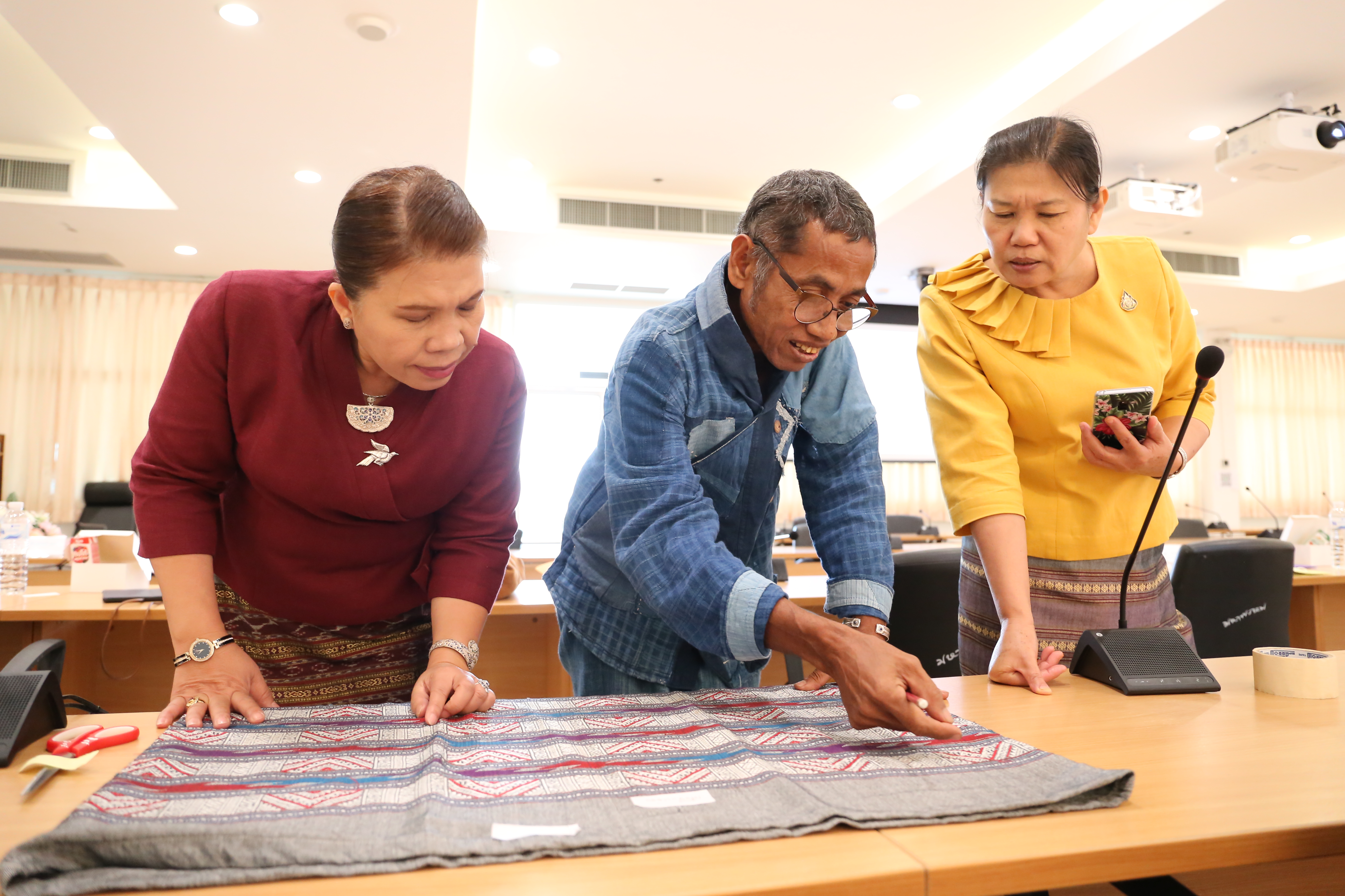 “พช.น่าน ประกวดผ้า “สืบสาน อนุรักษ์ศิลป์ผ้าถิ่นไทย ดำรงไว้ในแผ่นดิน”