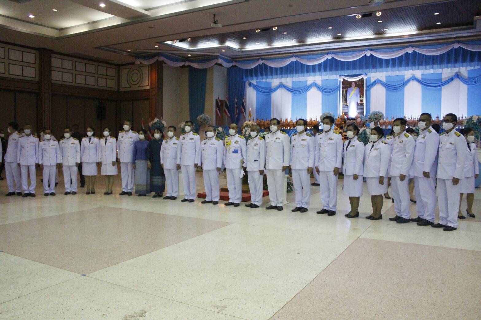 พช.น่าน ร่วมพิธีถวายเครื่องราชสักการะและวางพานพุ่มและพิธีจุดเทียนชัยถวายพระพรชัยมงคล