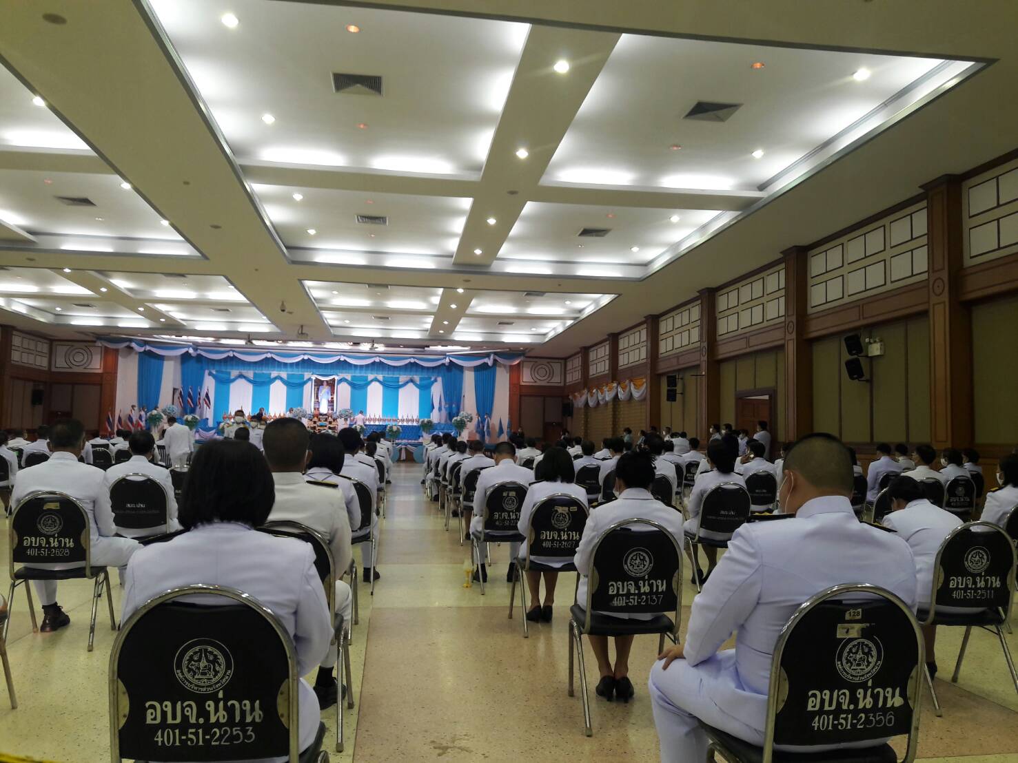 พช.น่าน ร่วมพิธีถวายเครื่องราชสักการะและวางพานพุ่มและพิธีจุดเทียนชัยถวายพระพรชัยมงคล