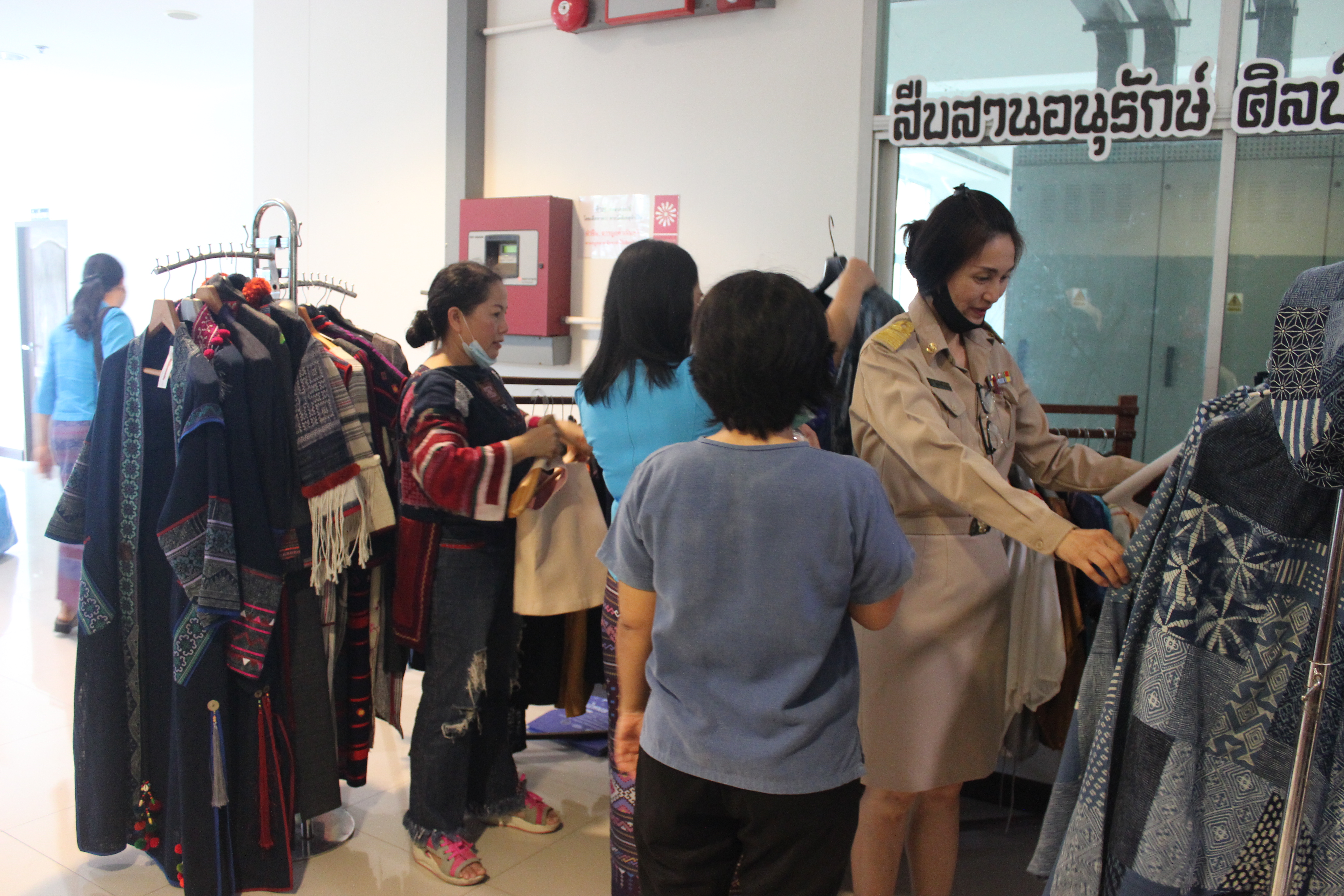 @น่าน : สนองรับมาตรการส่งเสริมและสนับสนุนการใช้และสวมใส่ผ้าไทย
