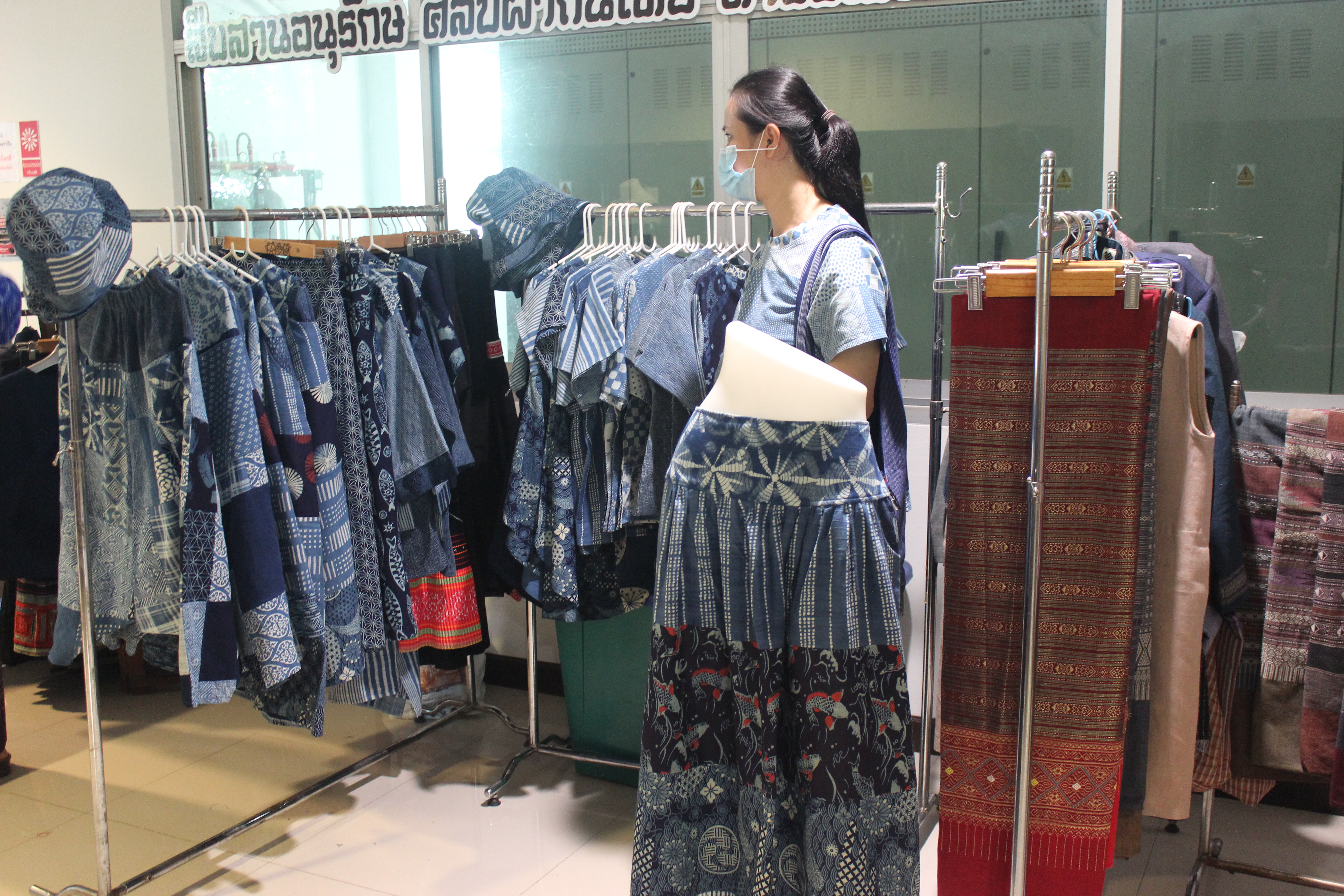 @น่าน : สนองรับมาตรการส่งเสริมและสนับสนุนการใช้และสวมใส่ผ้าไทย