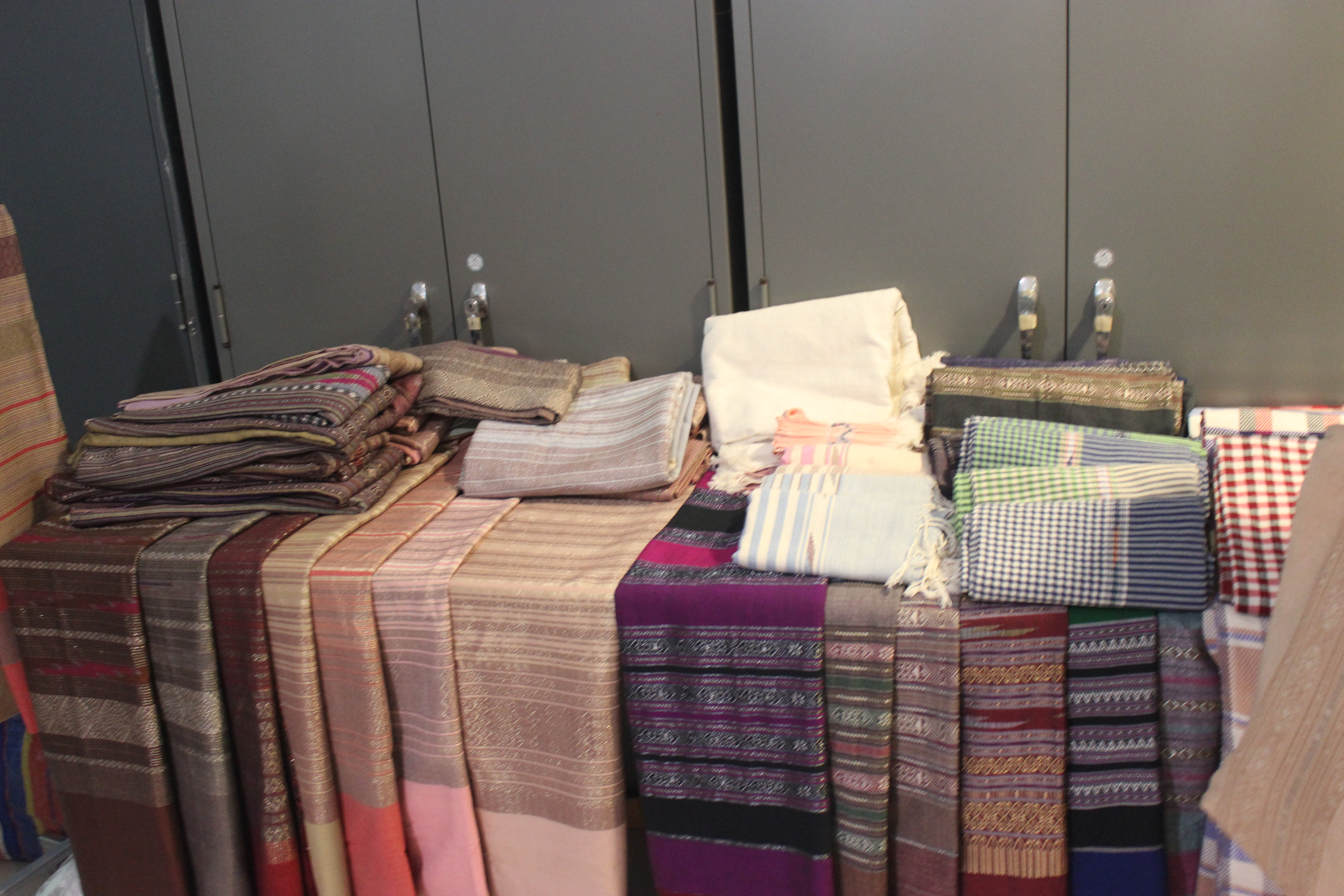 @น่าน : สนองรับมาตรการส่งเสริมและสนับสนุนการใช้และสวมใส่ผ้าไทย