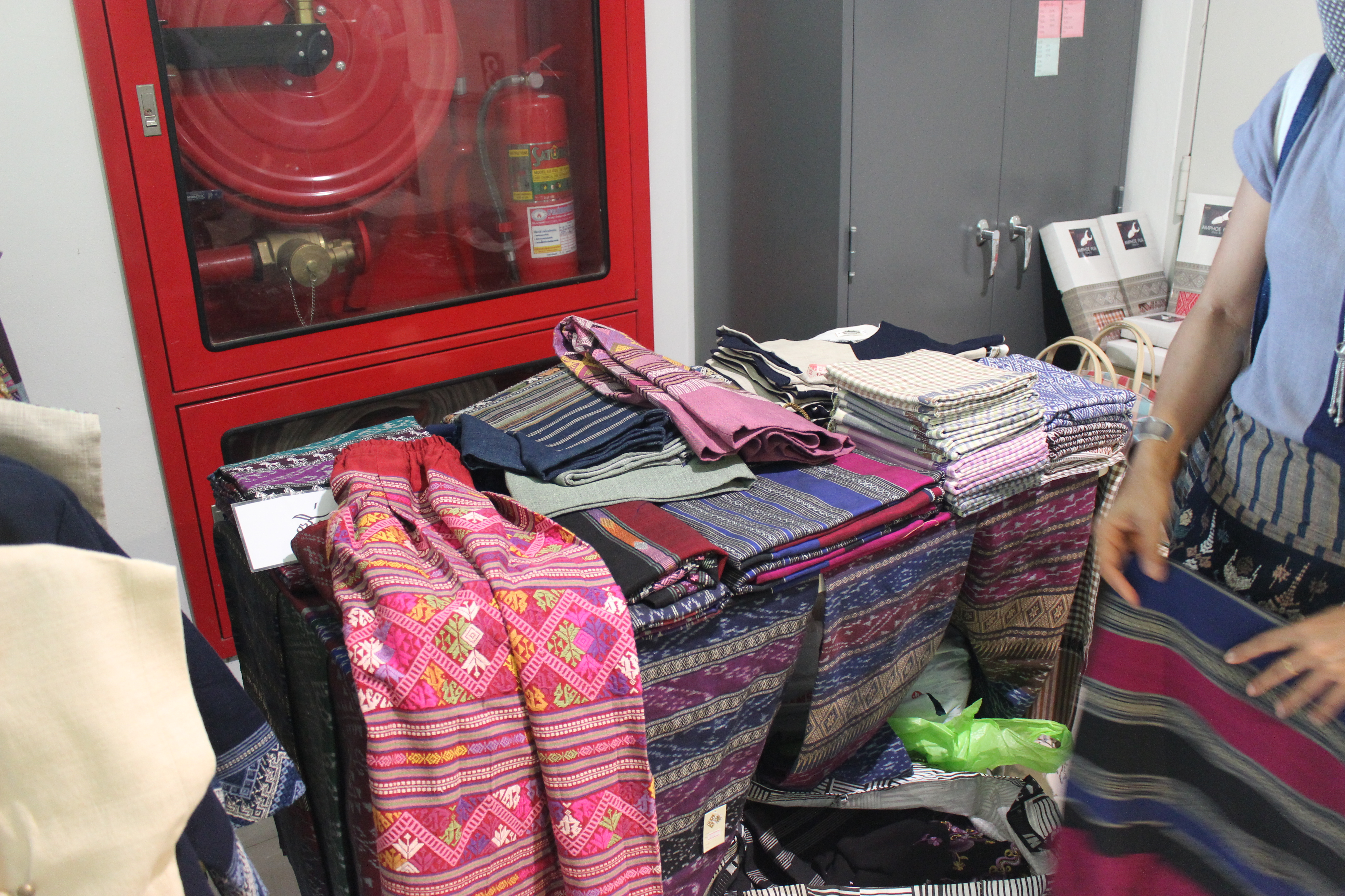 @น่าน : สนองรับมาตรการส่งเสริมและสนับสนุนการใช้และสวมใส่ผ้าไทย