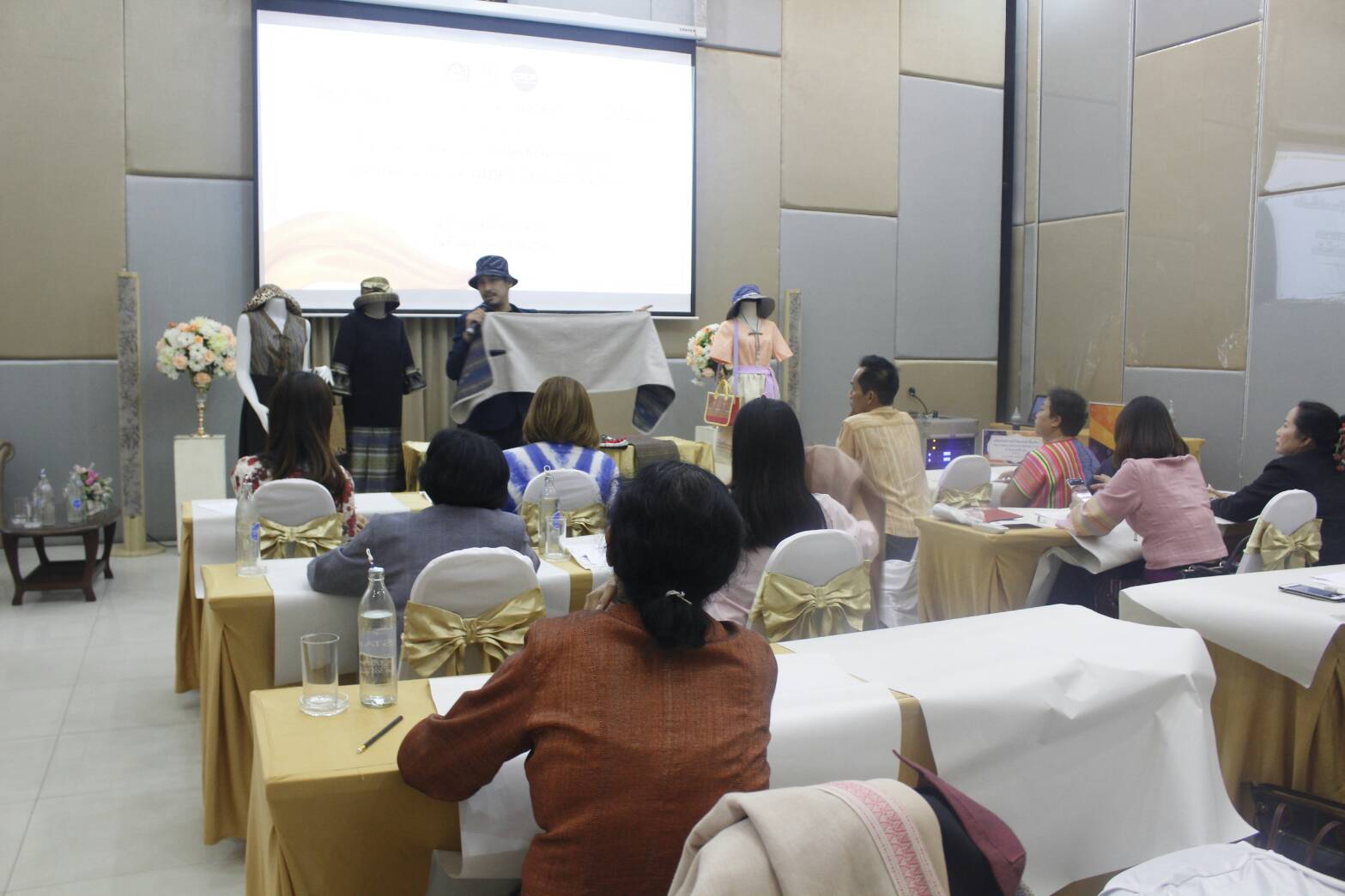 @น่าน : โครงการพัฒนาและยกระดับผลิตภัณฑ์ OTOP ผ้าไทยและผ้าพื้นเมือง