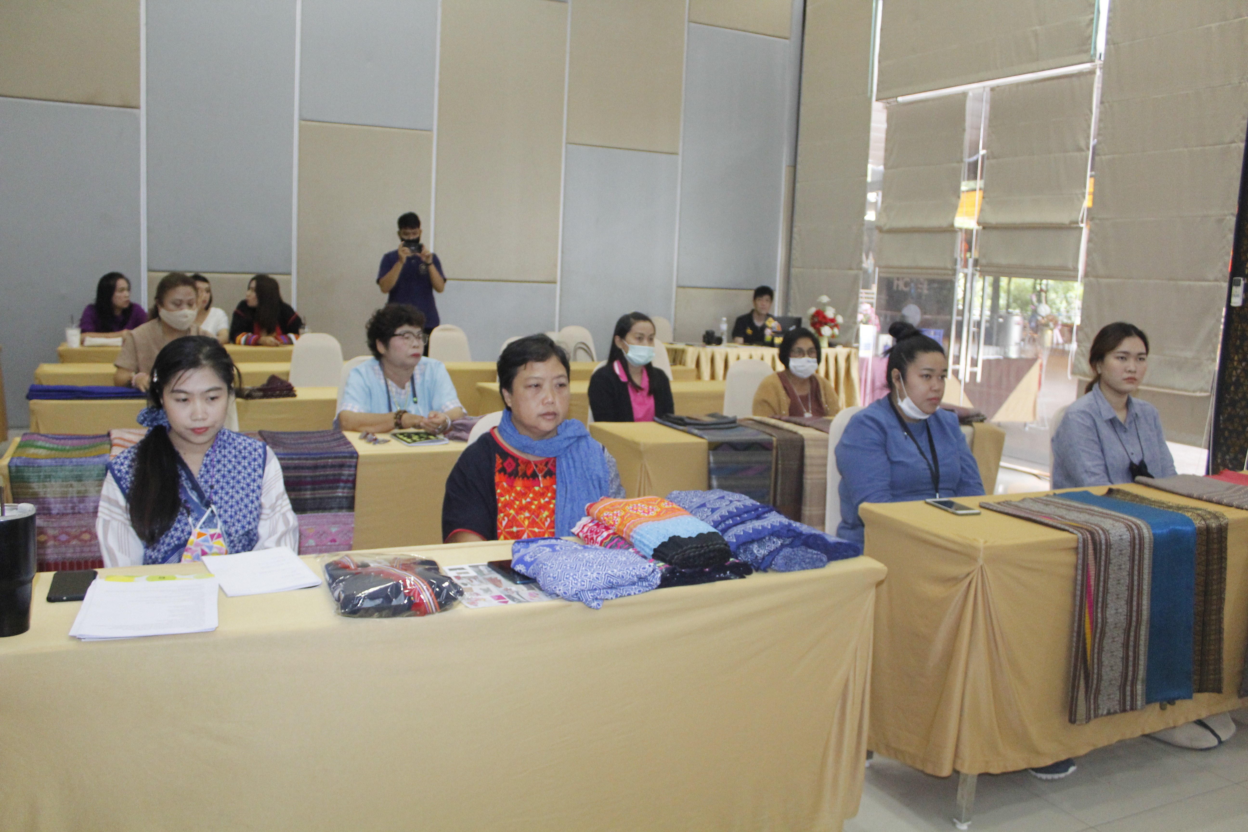 @น่าน : โครงการออกแบบและพัฒนาผลิตภัณฑ์ OTOP ผ้าไทยและผ้าพื้นเมือง