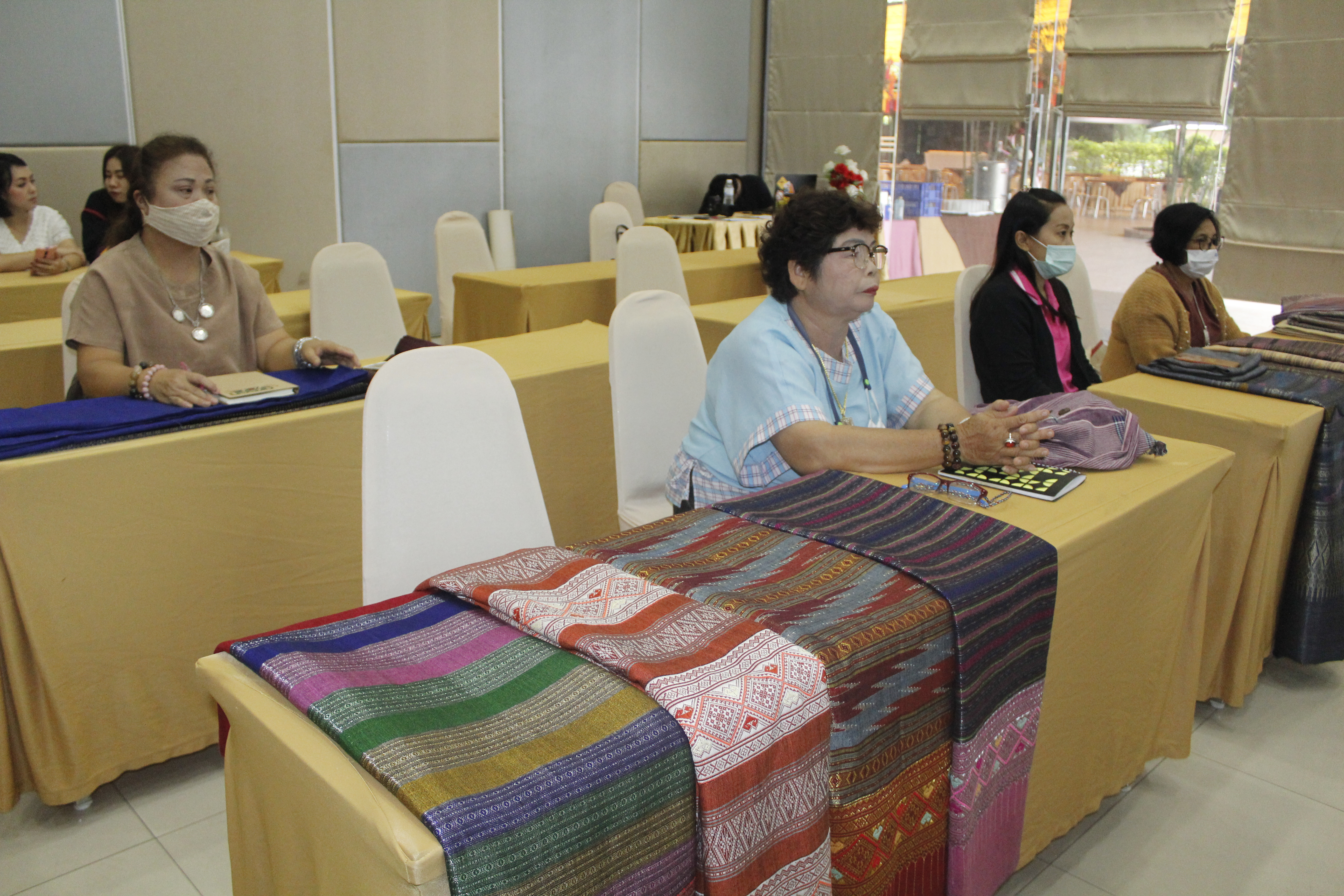 @น่าน : โครงการออกแบบและพัฒนาผลิตภัณฑ์ OTOP ผ้าไทยและผ้าพื้นเมือง