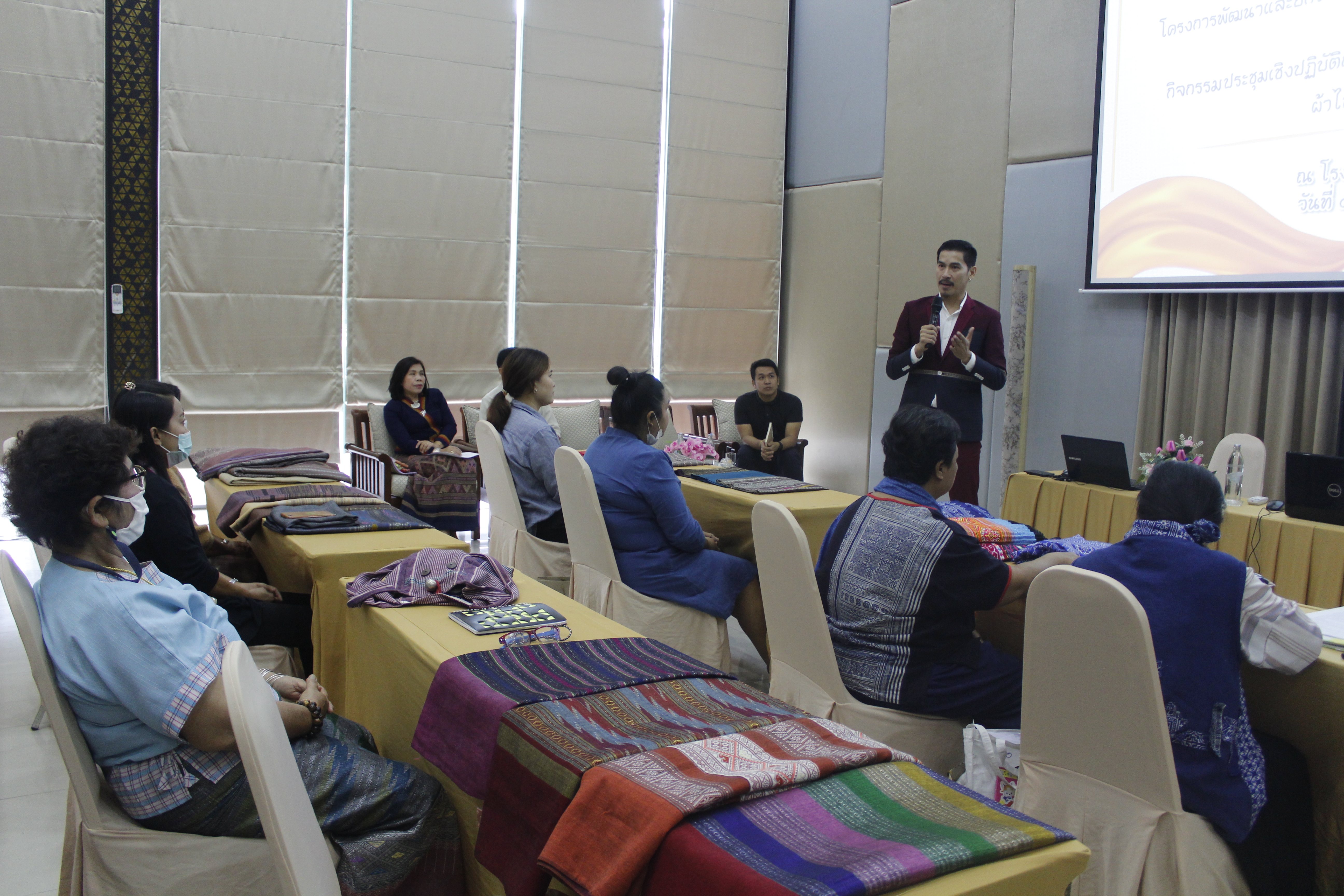 @น่าน : โครงการออกแบบและพัฒนาผลิตภัณฑ์ OTOP ผ้าไทยและผ้าพื้นเมือง