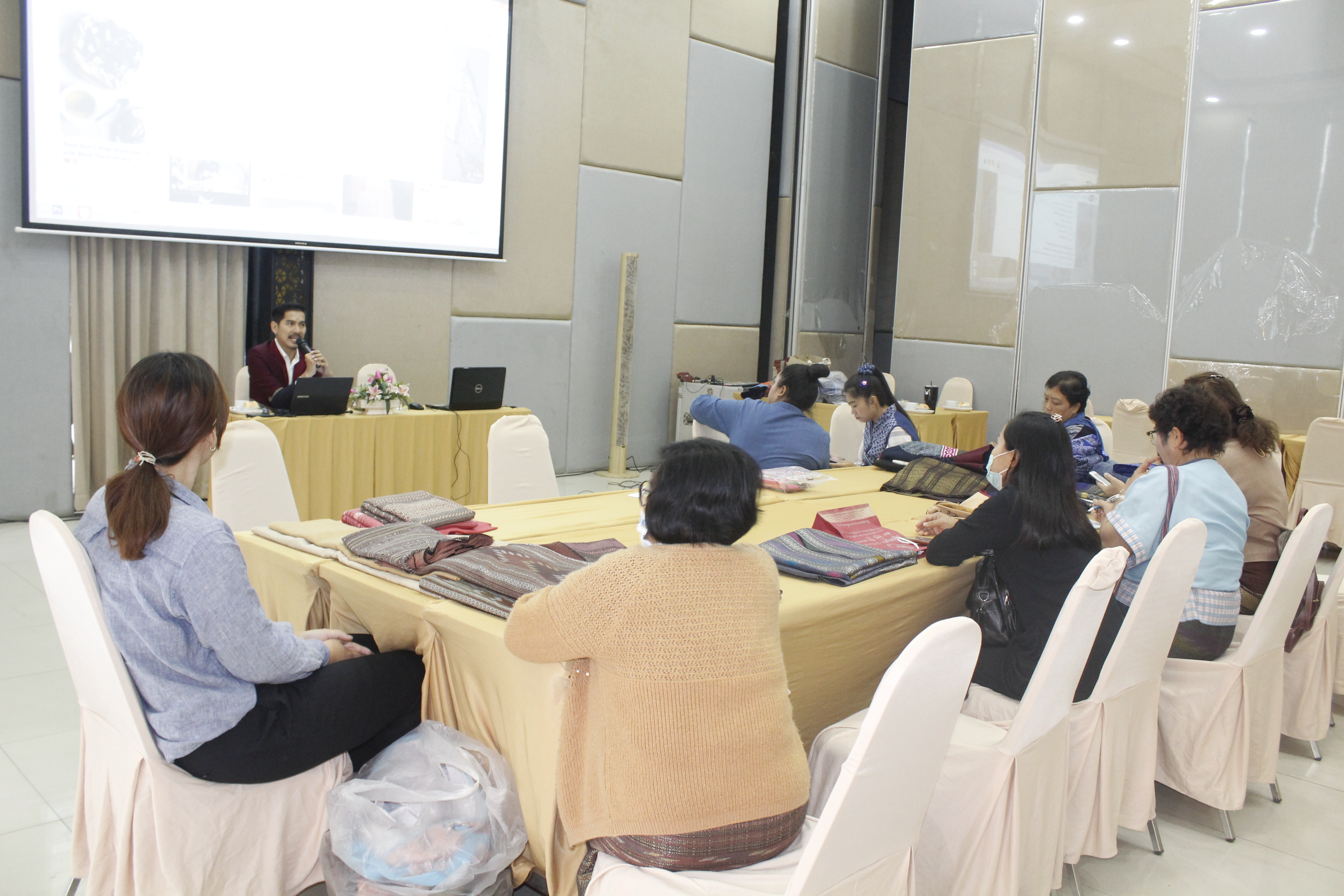 @น่าน : โครงการออกแบบและพัฒนาผลิตภัณฑ์ OTOP ผ้าไทยและผ้าพื้นเมือง