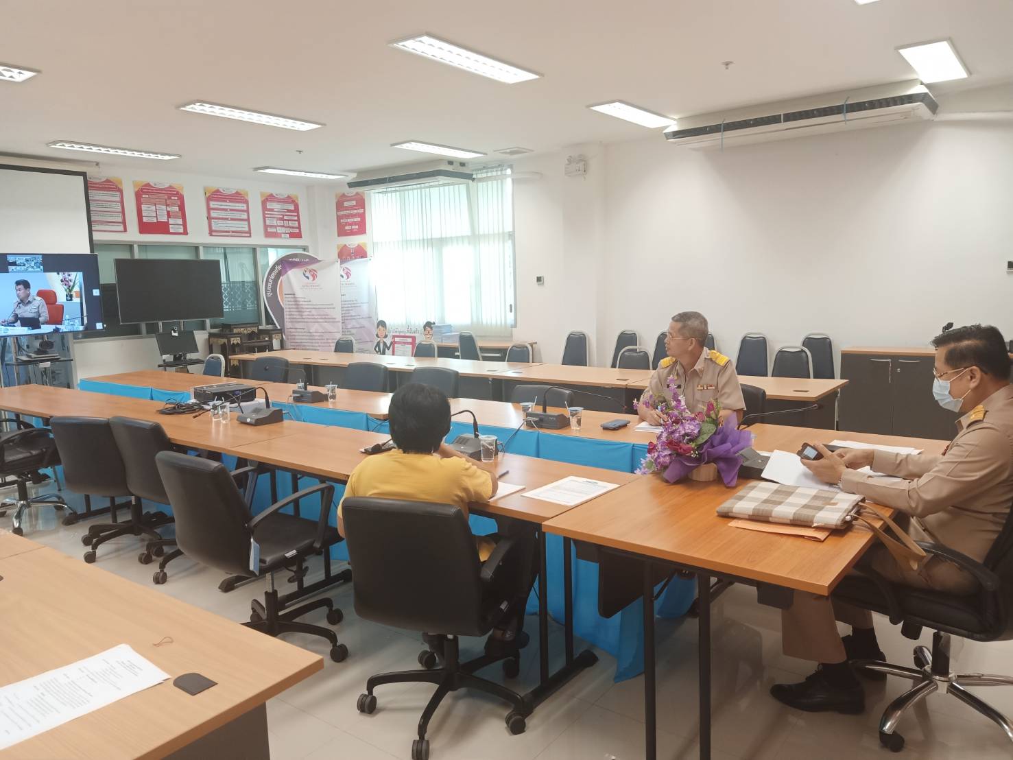 @น่าน : พช.น่าน ร่วมรับฟังการประชุมกรมการพัฒนาชุมชน ครั้งที่ 10/2563 ผ่านระบบวีดิทัศน์ทางไกล (Video Conference)