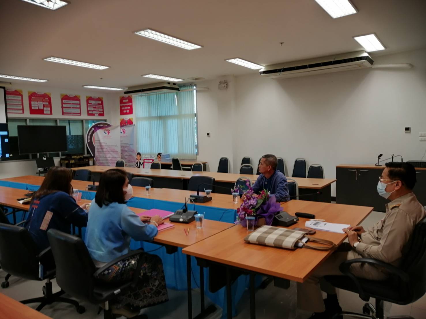 @น่าน : ประชุมชี้แจงการขับเคลื่อนโครงการพัฒนาพื้นที่ต้นแบบการพัฒนาคุณภาพชีวิตตามหลักทฤษฎีใหม่ ประยุกต์สู่”โคก หนอง นา โมเดล” ผ่านระบบ Video conference