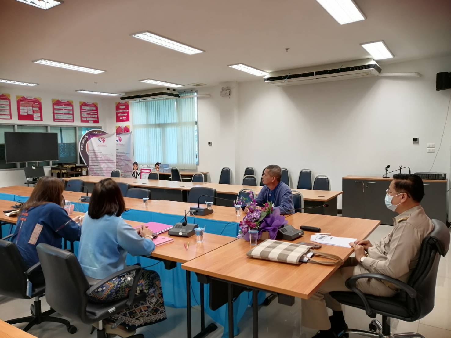 @น่าน : ประชุมชี้แจงการขับเคลื่อนโครงการพัฒนาพื้นที่ต้นแบบการพัฒนาคุณภาพชีวิตตามหลักทฤษฎีใหม่ ประยุกต์สู่”โคก หนอง นา โมเดล” ผ่านระบบ Video conference