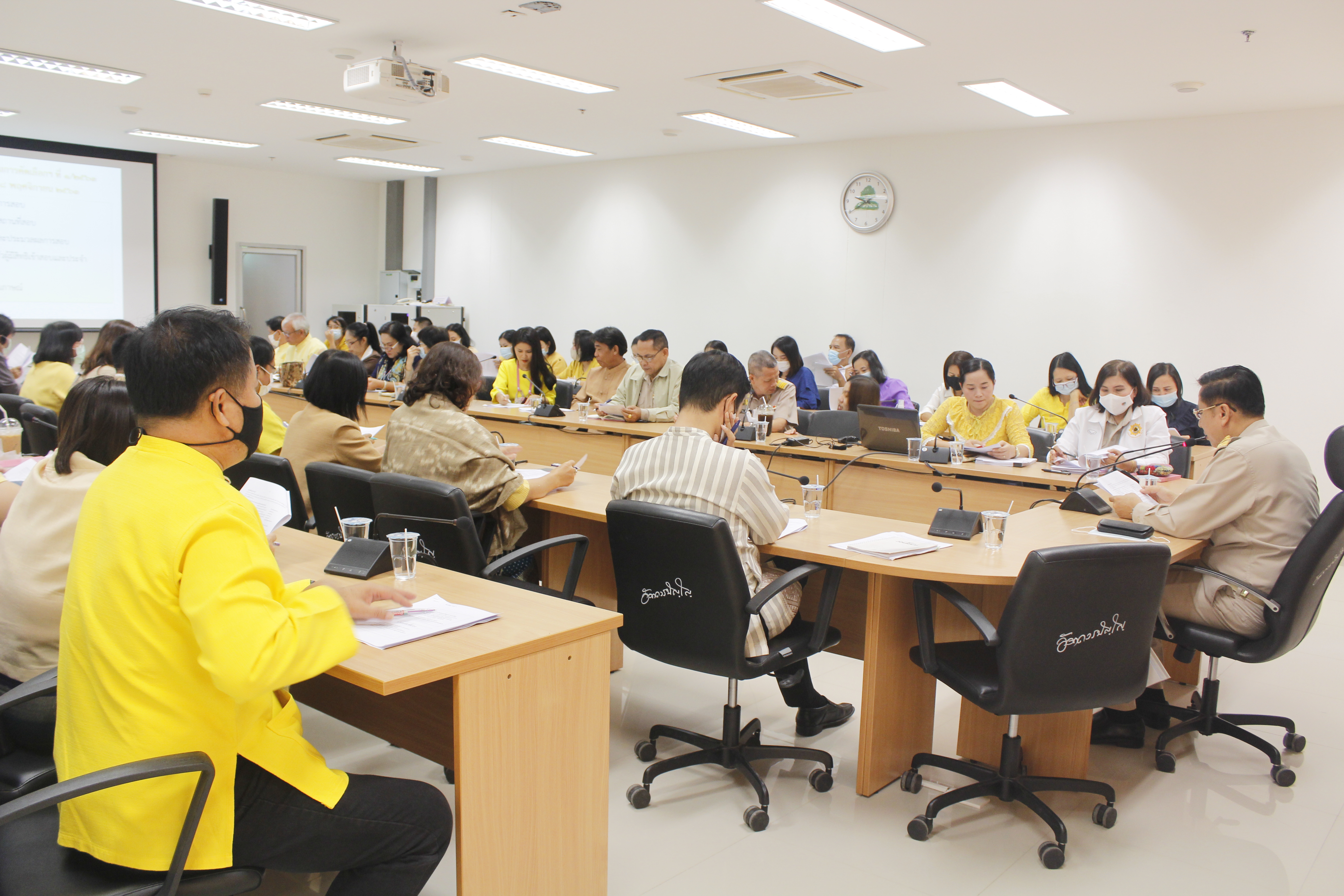 @น่าน : ประชุมเตรียมความพร้อมการคัดเลือกบุคคลเพื่อจัดจ้างเป็นลูกจ้างเหมาบริการปฏิบัติภารกิจตามโครงการพัฒนาพื้นที่ต้นแบบการพัฒนาคุณภาพชีวิตตามหลักทฤษฎีใหม่ ประยุกต์สู่ “โคก หนอง นา โมเดล” จังหวัดน่าน