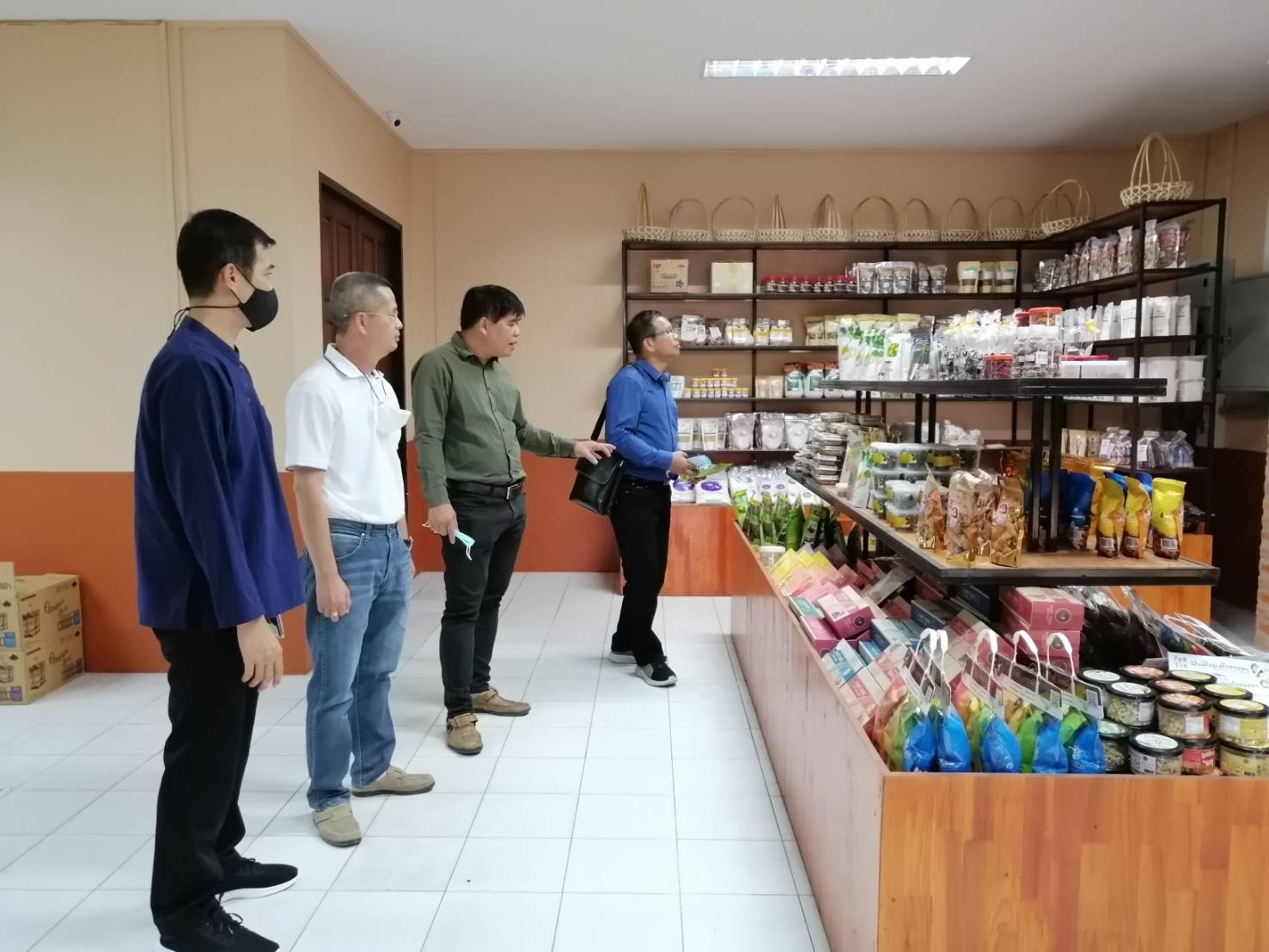 @น่านนคร : นายนิวัติ น้อยผาง รองอธิบดีกรมการพัฒนาชุมชน ตรวจติดตาม สนับสนุนการส่งเสริมเศรษฐกิจฐานรากและภารกิจตามยุทธศาสตร์การพัฒนาชุมชนในพื้นที่จังหวัดน่าน