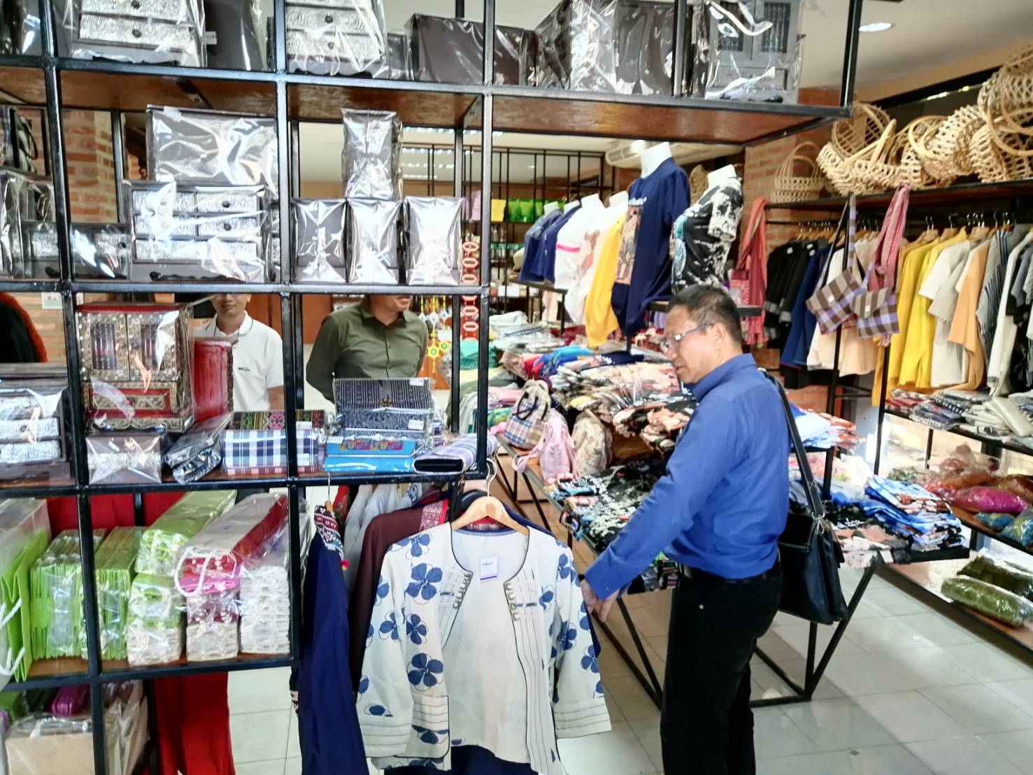 @น่านนคร : นายนิวัติ น้อยผาง รองอธิบดีกรมการพัฒนาชุมชน ตรวจติดตาม สนับสนุนการส่งเสริมเศรษฐกิจฐานรากและภารกิจตามยุทธศาสตร์การพัฒนาชุมชนในพื้นที่จังหวัดน่าน