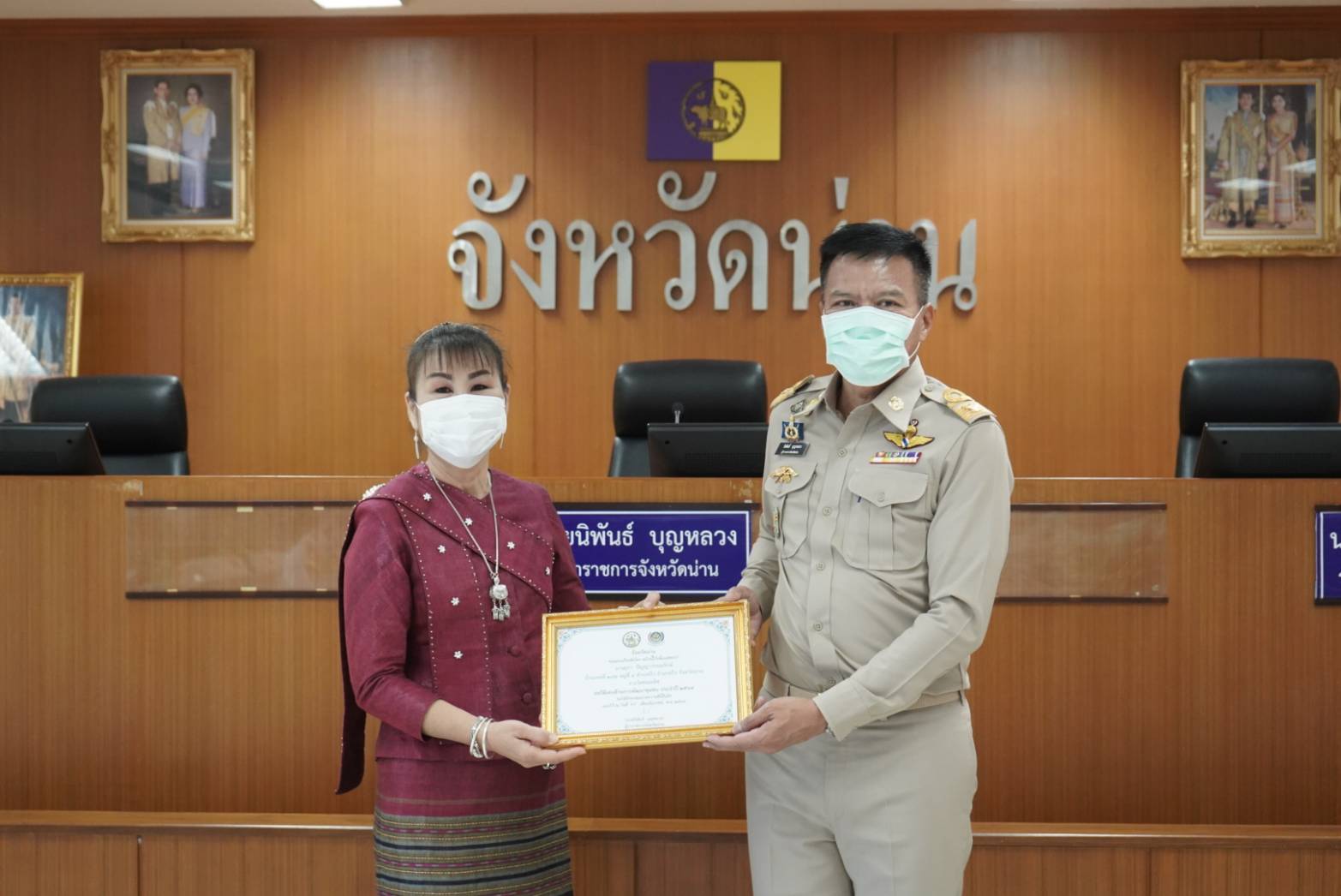 @พช.น่าน : มอบเกียรติบัตรพร้อมเงินรางวัลผู้ชนะเลิศการประกวดโครงการ CDD Young Designer Contest และสตรีดีเด่นด้านการพัฒนาชุมชน ประจำปี 2564