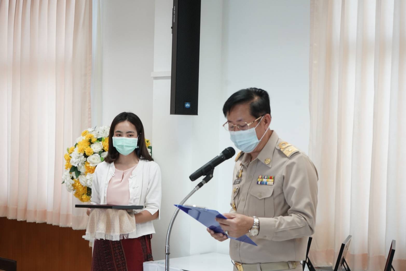 @พช.น่าน : มอบเกียรติบัตรพร้อมเงินรางวัลผู้ชนะเลิศการประกวดโครงการ CDD Young Designer Contest และสตรีดีเด่นด้านการพัฒนาชุมชน ประจำปี 2564