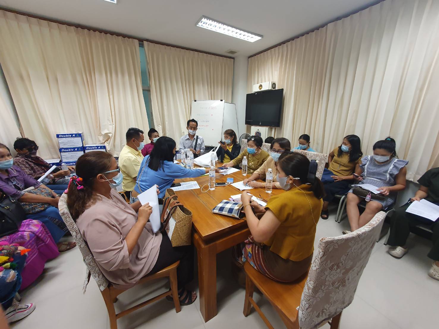 @น่าน : ประชุมผู้ผลิต ผู้ประกอบการ OTOP เข้าร่วมแสดงและจำหน่ายสินค้างานโอทอปไทย สู้ภัยโควิด 19 ครั้งที่ 1/2564