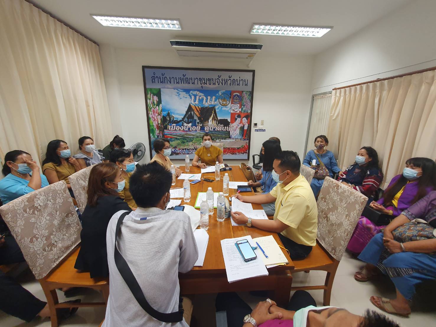 @น่าน : ประชุมผู้ผลิต ผู้ประกอบการ OTOP เข้าร่วมแสดงและจำหน่ายสินค้างานโอทอปไทย สู้ภัยโควิด 19 ครั้งที่ 1/2564